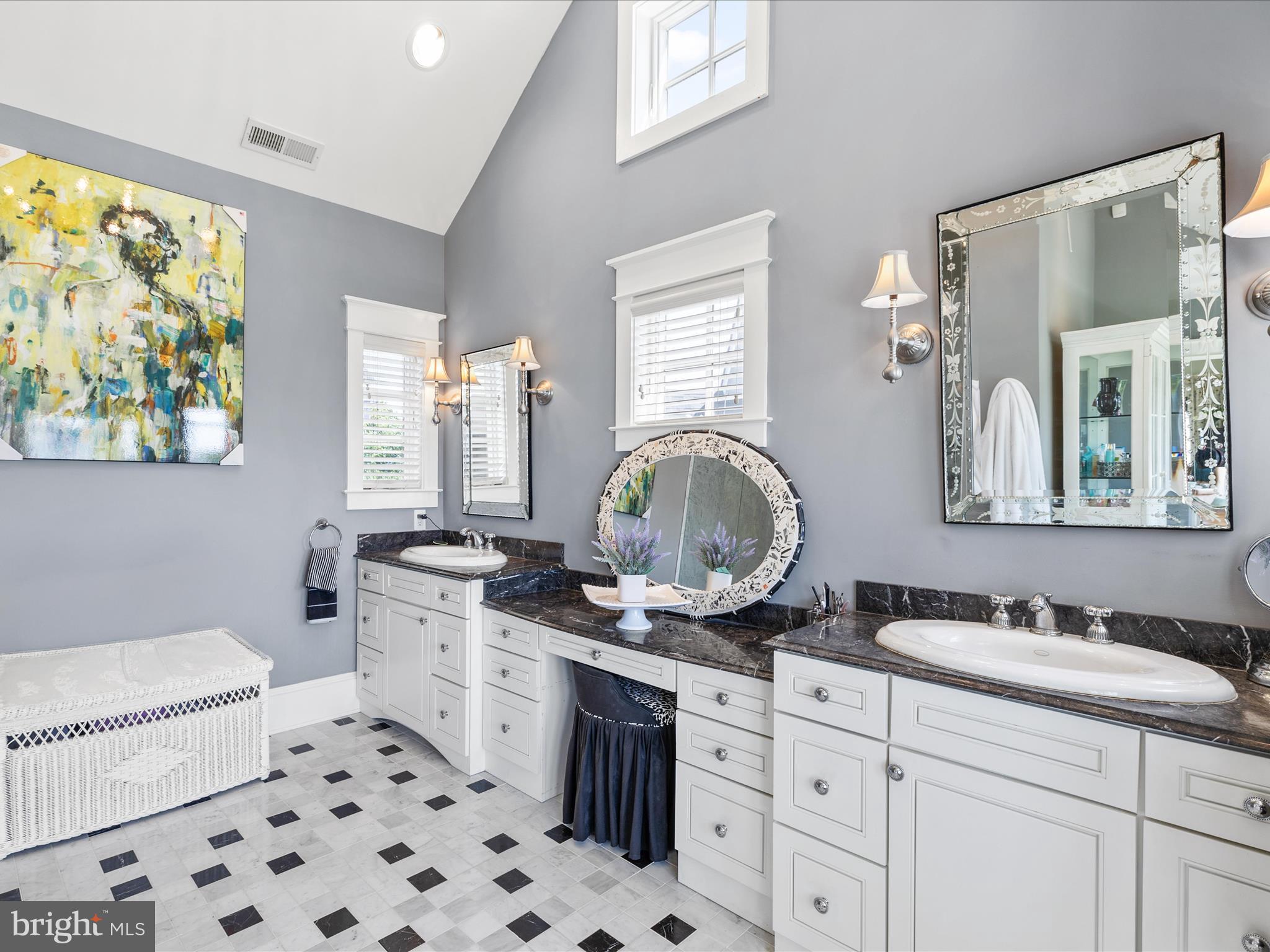 CAPTAINS HILL - Residential