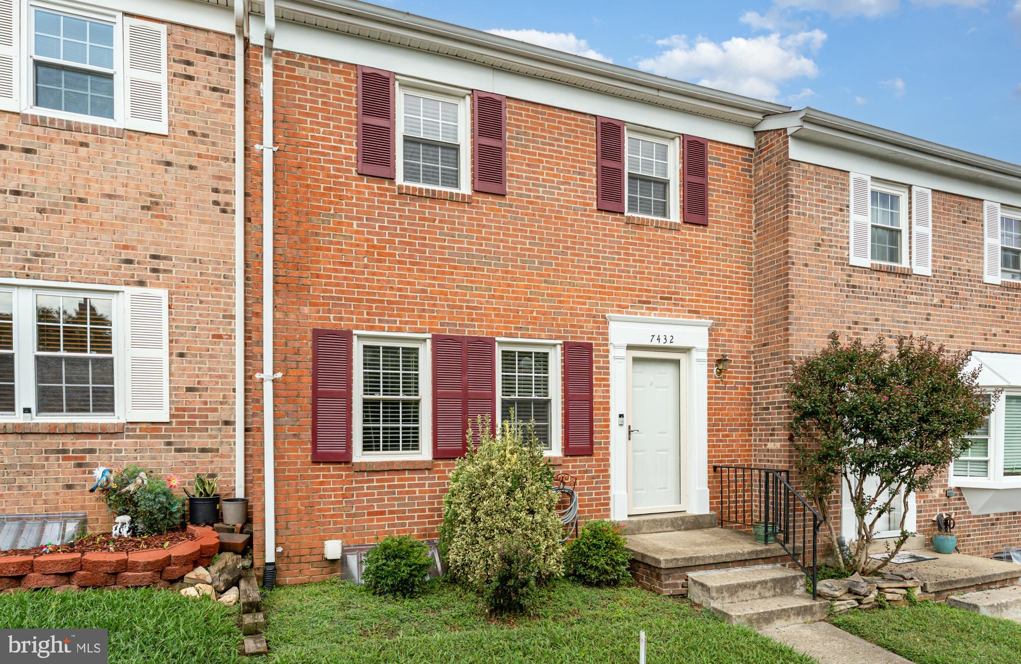 SOUTHGATE WOODS TOWNHOUSES - Residential