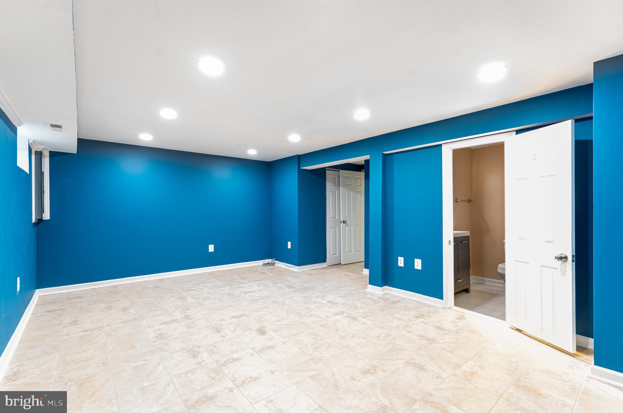 SOUTHGATE WOODS TOWNHOUSES - Residential