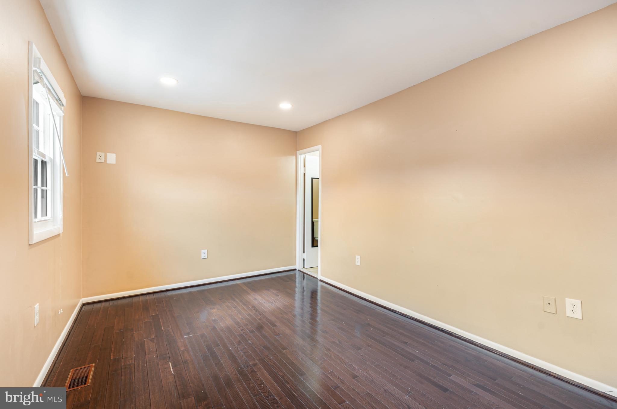 SOUTHGATE WOODS TOWNHOUSES - Residential