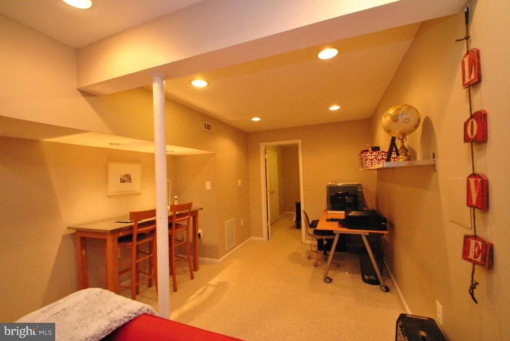 CHANTILLY HIGHLANDS - Residential