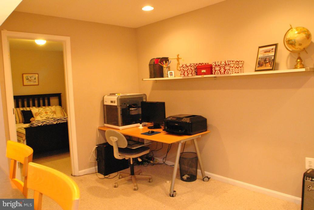 CHANTILLY HIGHLANDS - Residential