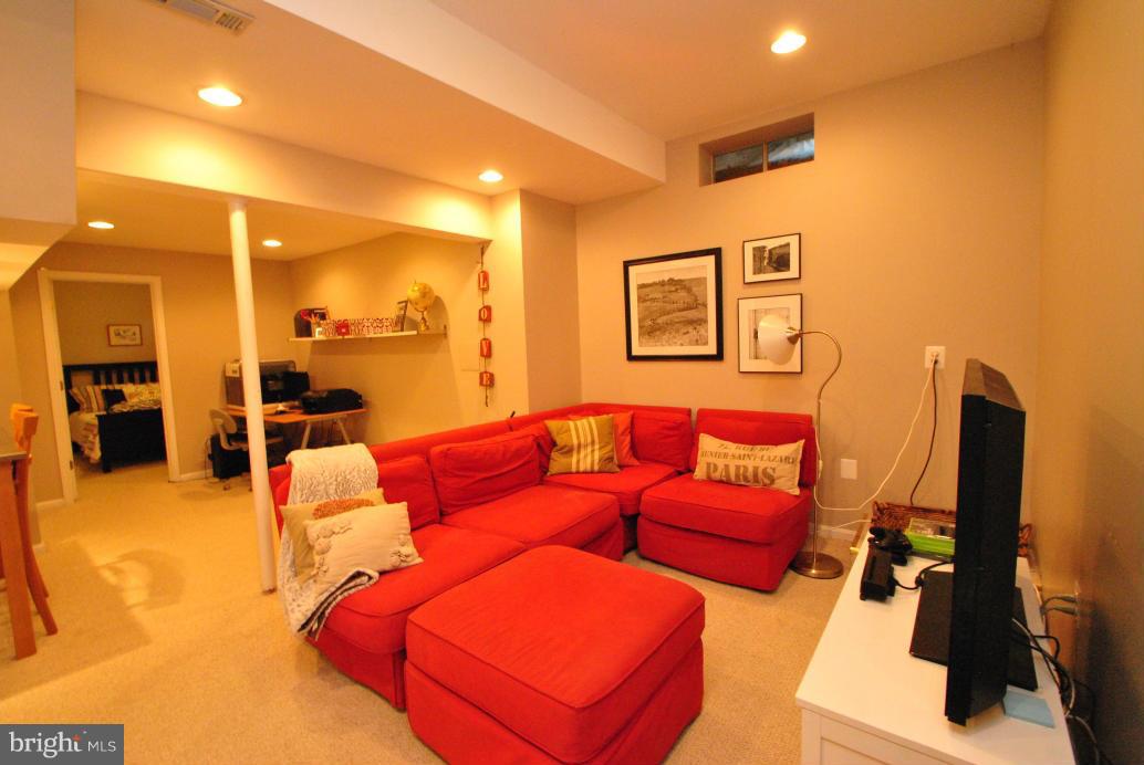 CHANTILLY HIGHLANDS - Residential