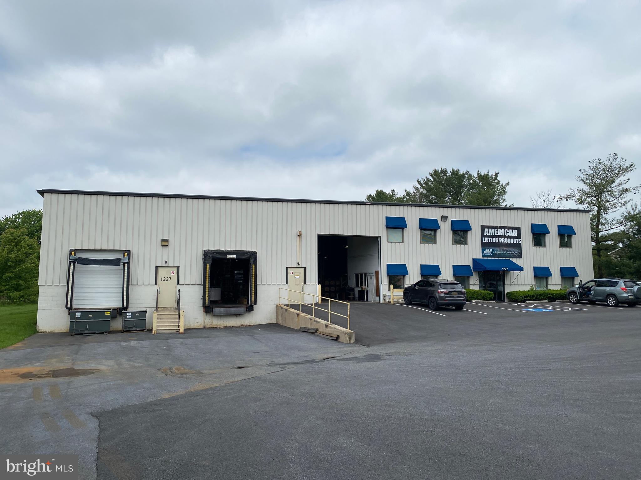 COATESVILLE - Commercial Sale