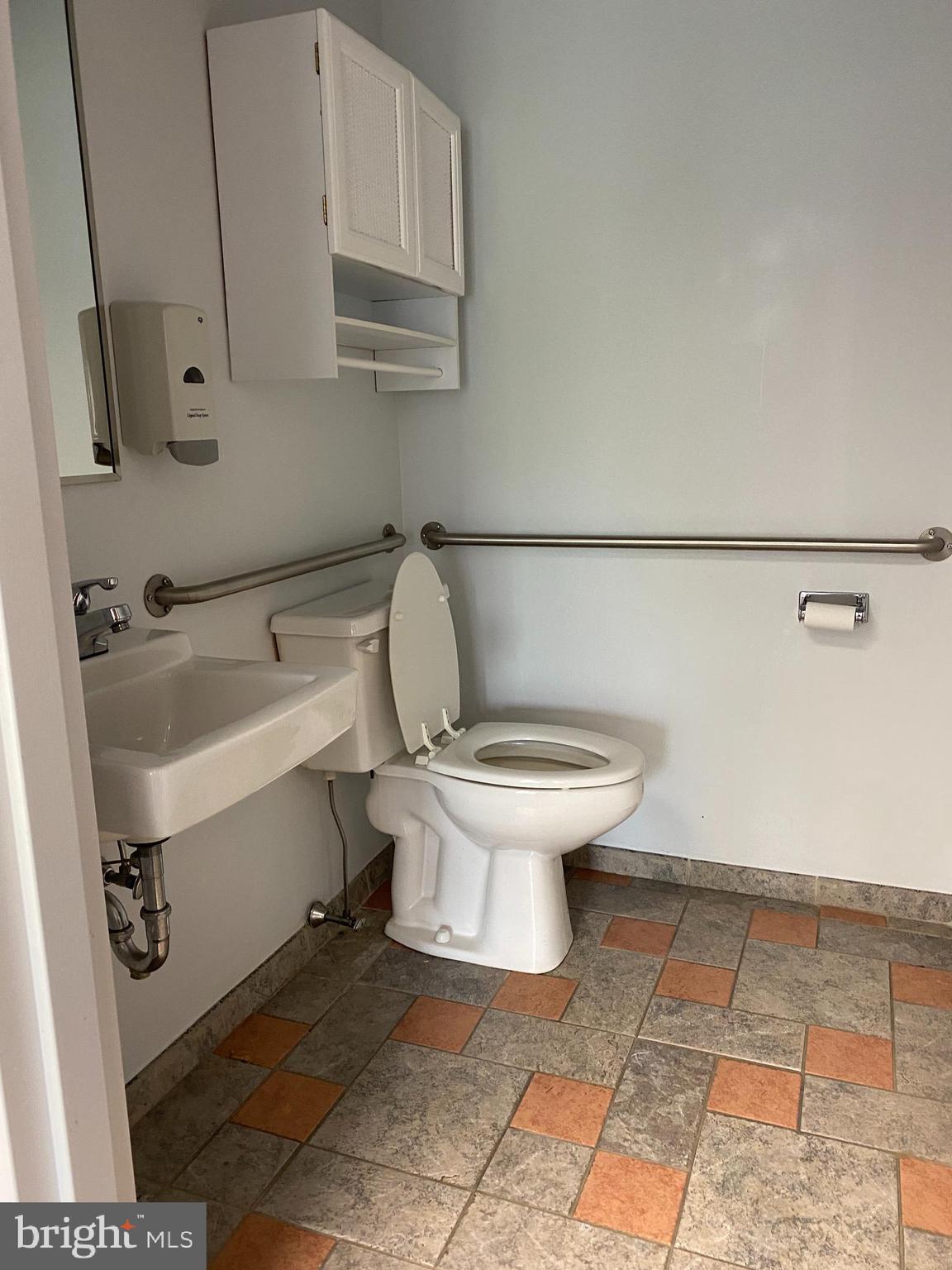 COATESVILLE - Commercial Sale