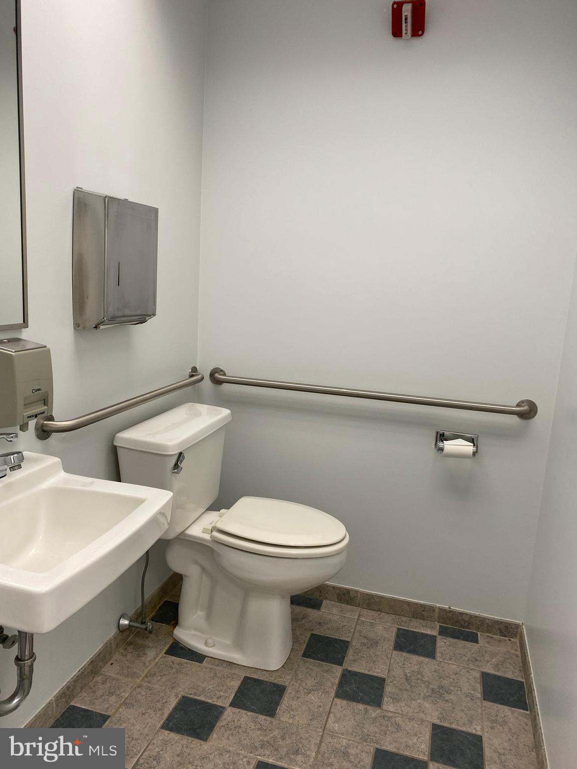 COATESVILLE - Commercial Sale