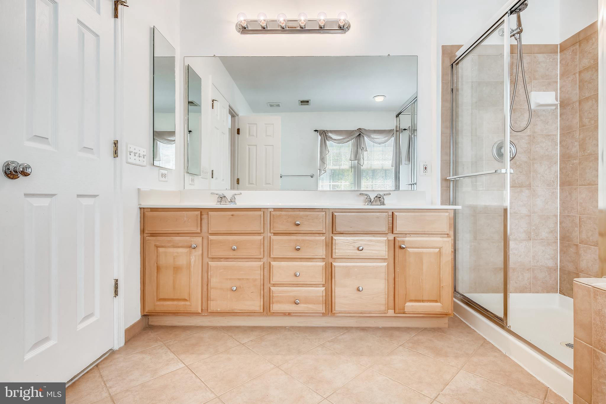 FAIRFAX CENTER LANDBAY - Residential