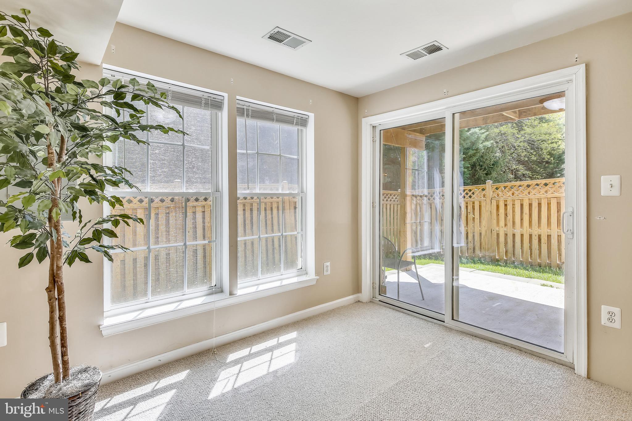 FAIRFAX CENTER LANDBAY - Residential