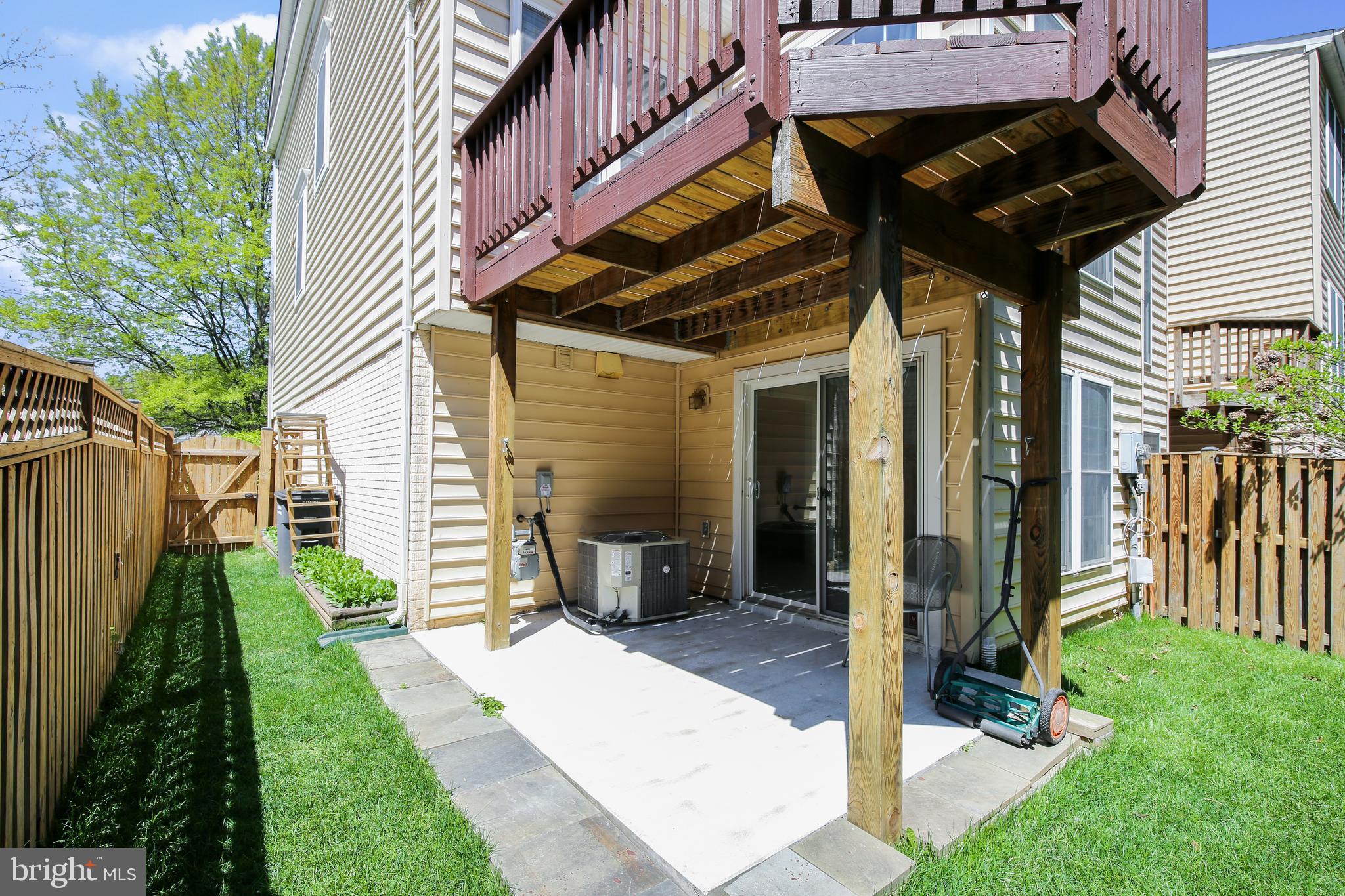 FAIRFAX CENTER LANDBAY - Residential