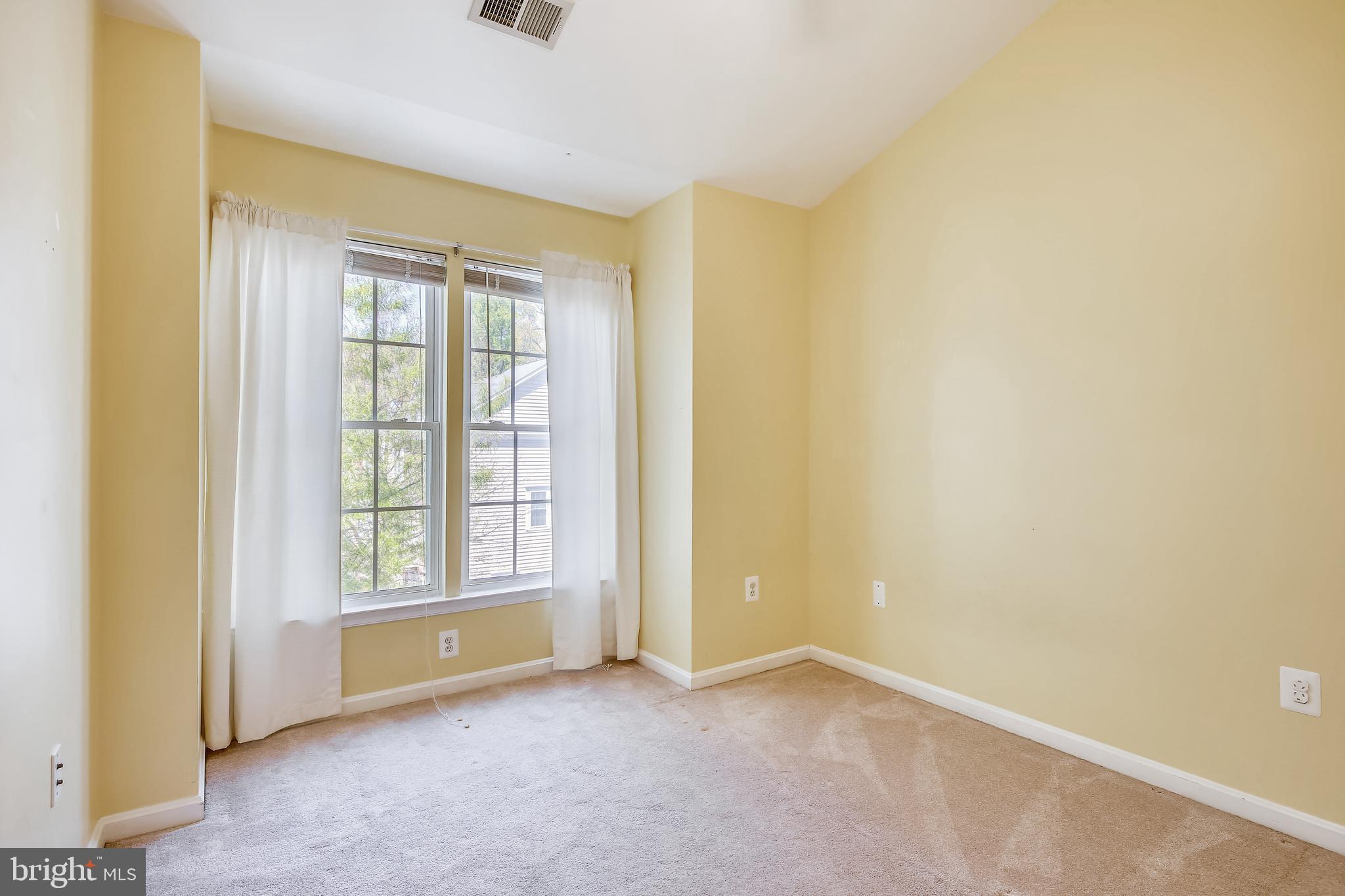 FAIRFAX CENTER LANDBAY - Residential