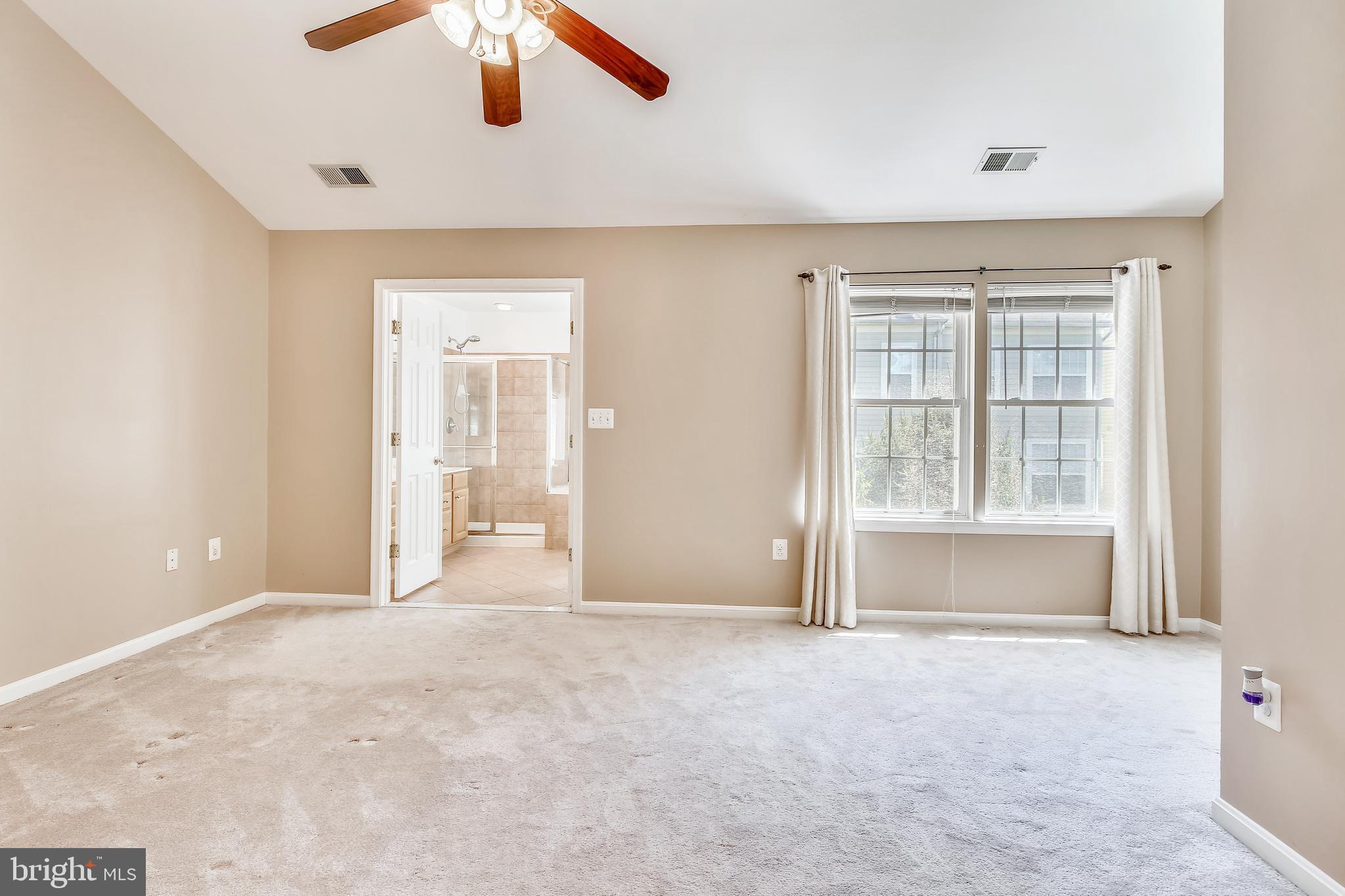 FAIRFAX CENTER LANDBAY - Residential