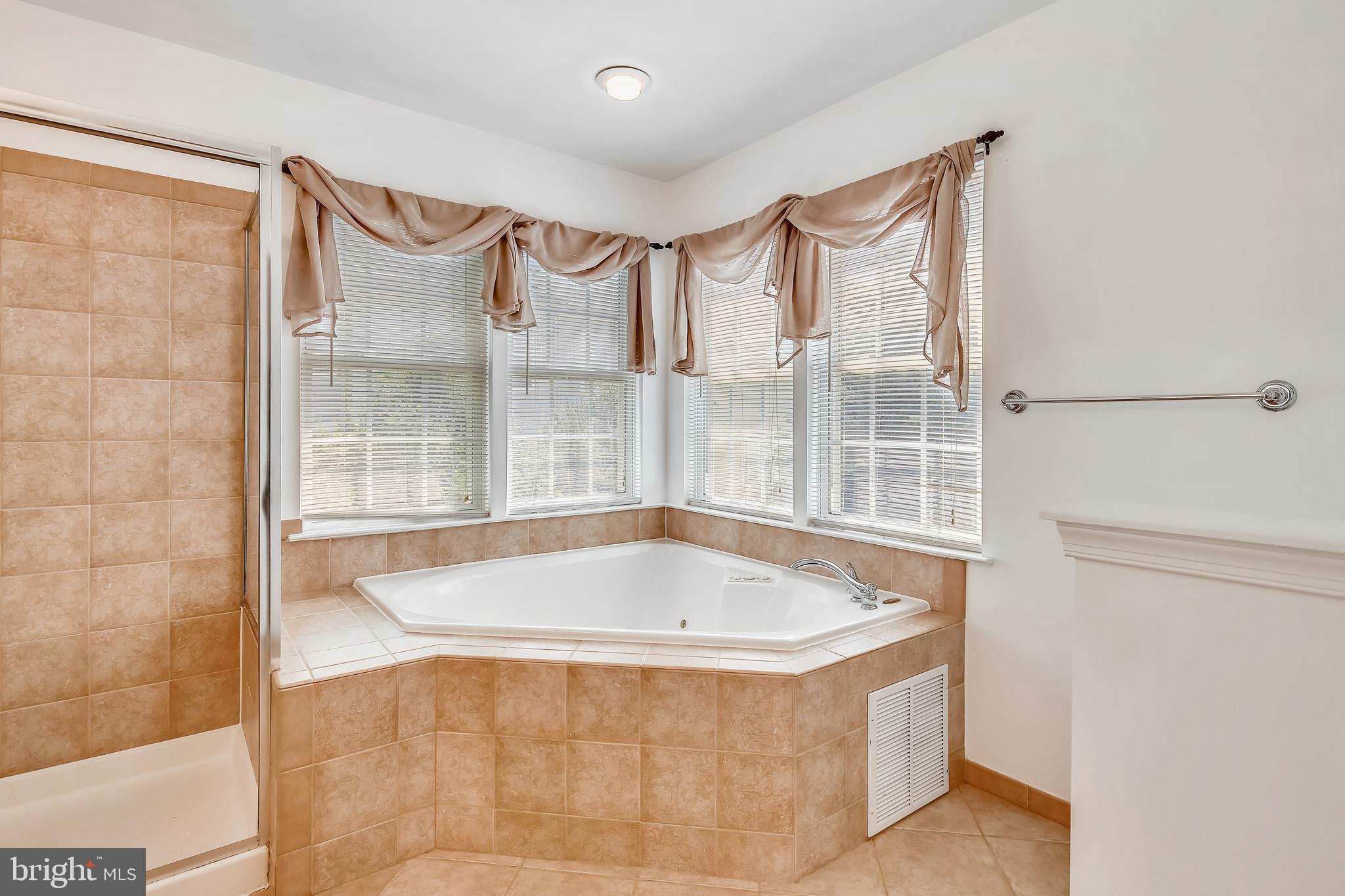 FAIRFAX CENTER LANDBAY - Residential