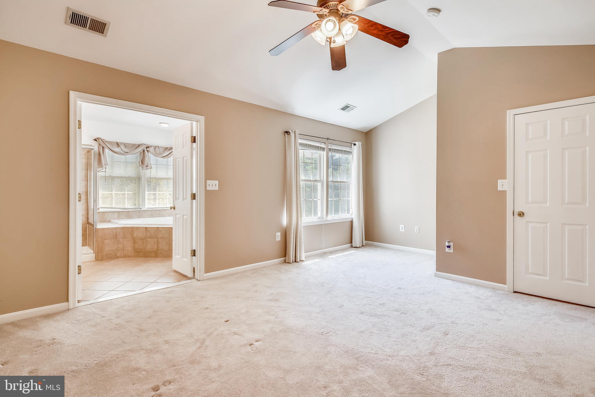 FAIRFAX CENTER LANDBAY - Residential