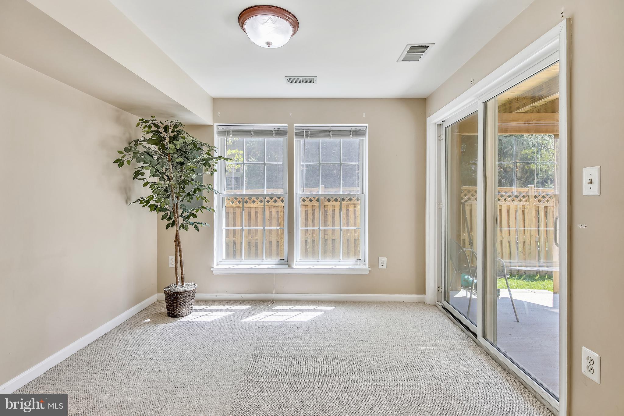 FAIRFAX CENTER LANDBAY - Residential