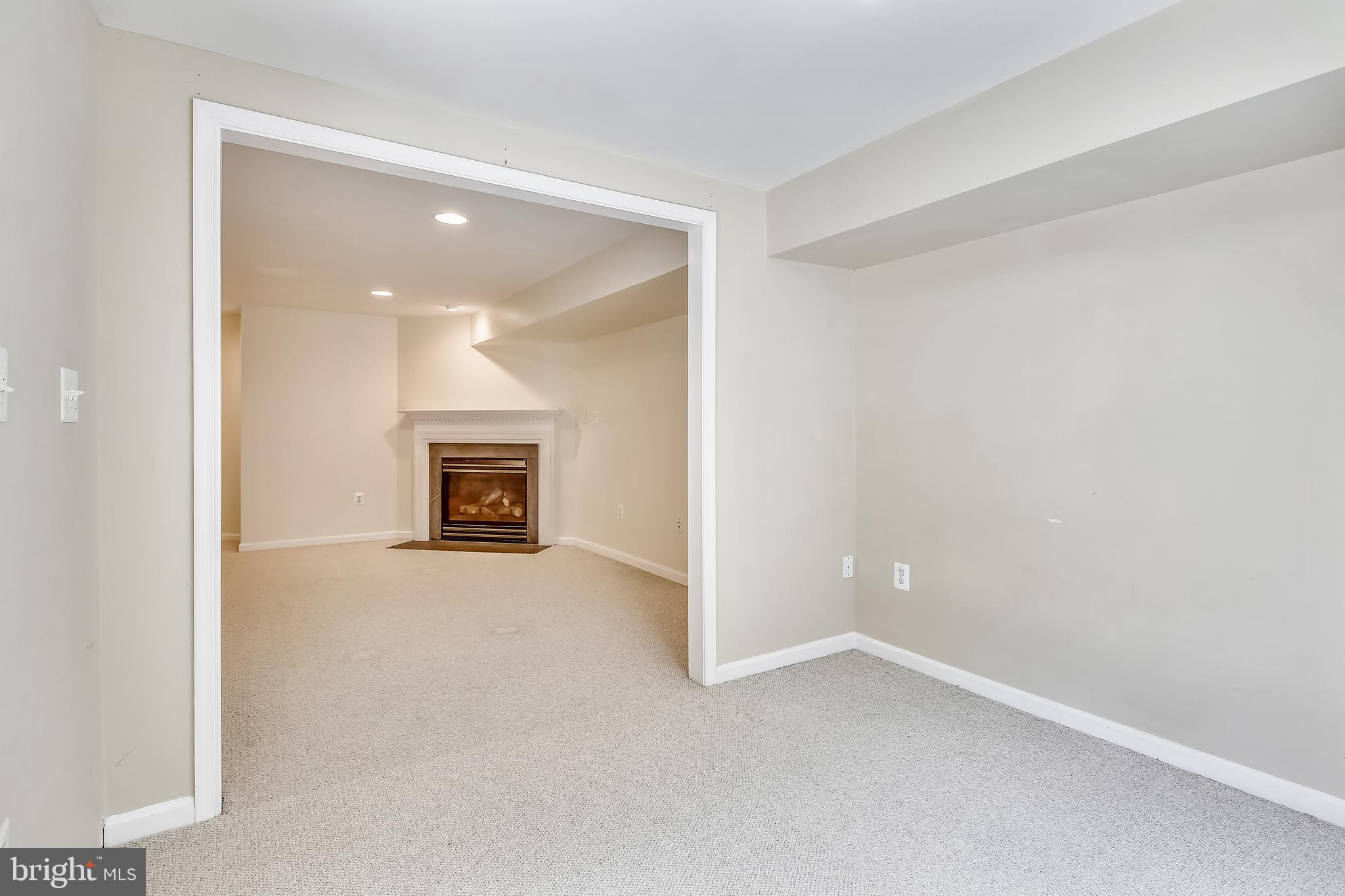 FAIRFAX CENTER LANDBAY - Residential