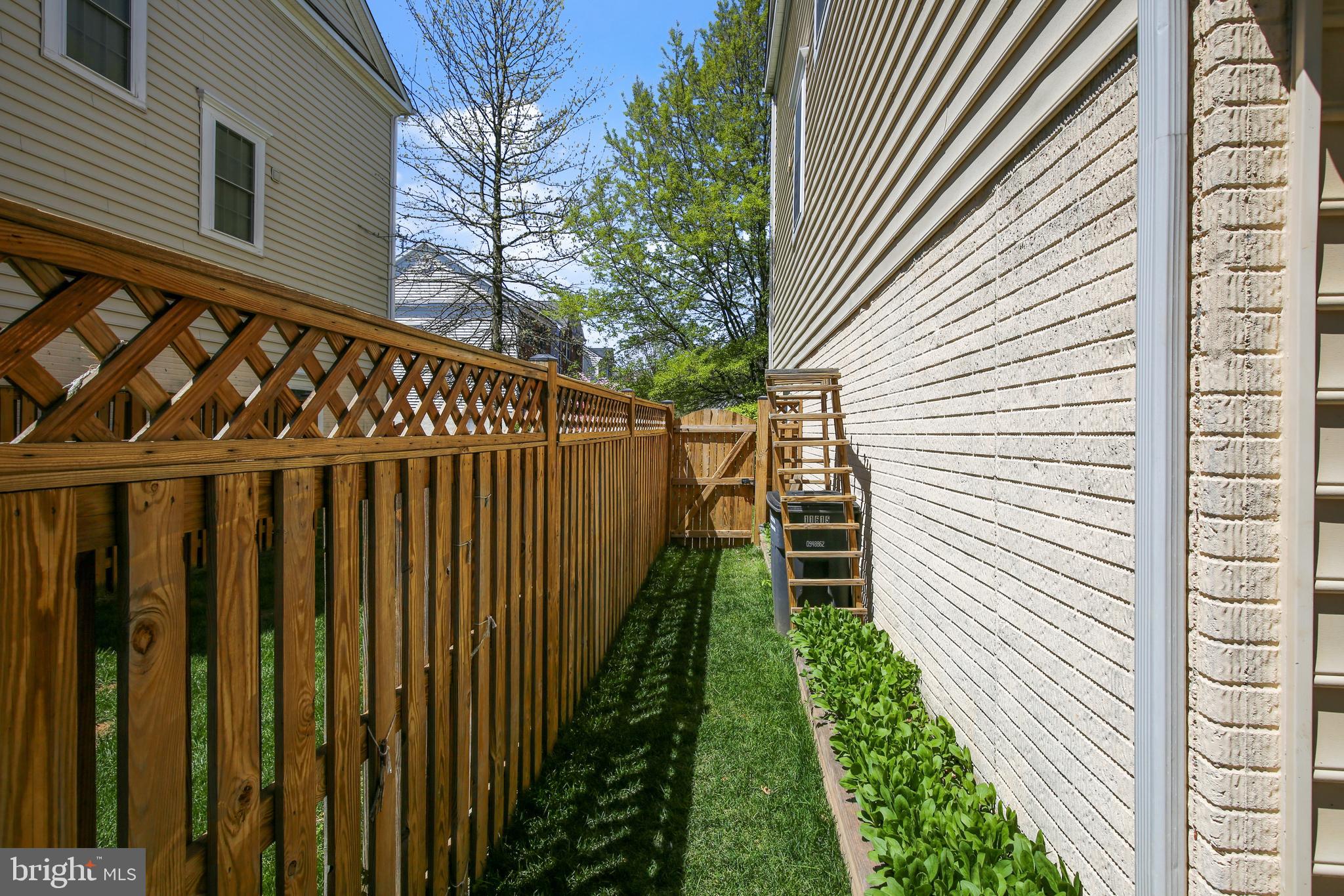 FAIRFAX CENTER LANDBAY - Residential