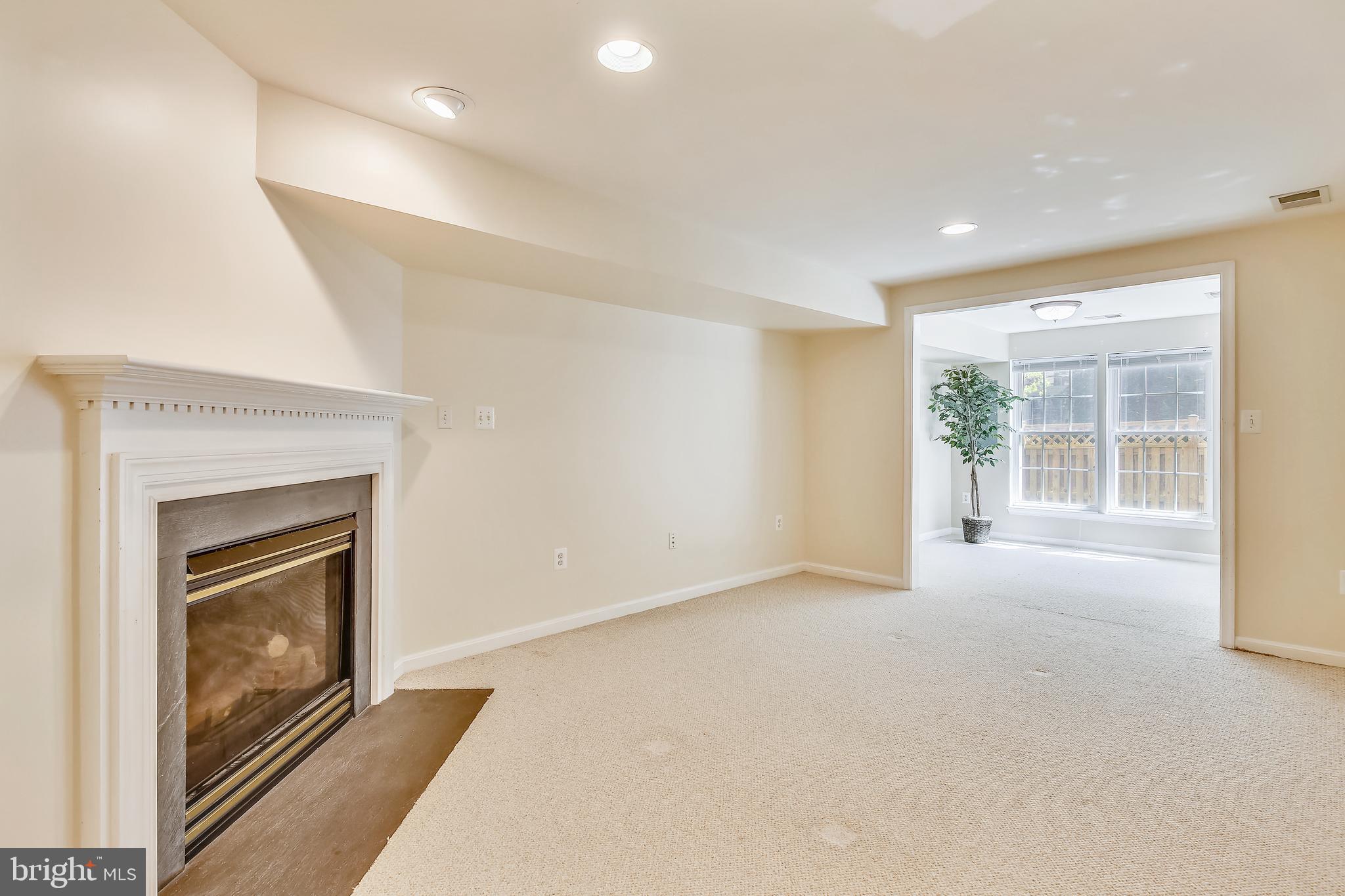 FAIRFAX CENTER LANDBAY - Residential