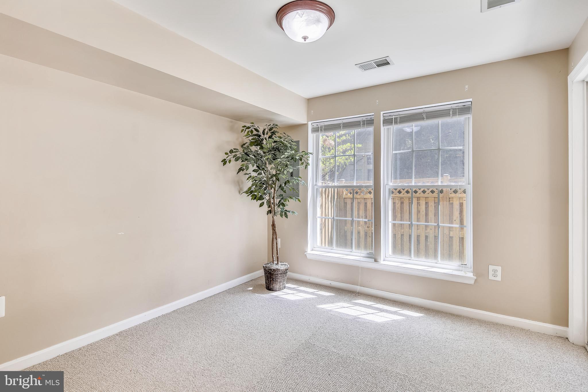 FAIRFAX CENTER LANDBAY - Residential