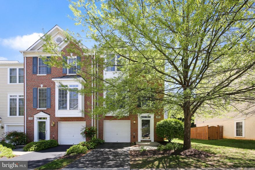 Well kept, turn-key End-Unit Townhouse with 3-level bump-out in Parkside at Fairfax - a rare find.  Open floor plan, 2-story entry/foyer, hardwood floor, Gourmet kitchen, Granite counter-top, Stainless appliances, double ovens, breakfast room, sitting area leads to deck. Spacious living/dining room area with wall of windows, lots of natural light and tucked away powder room.  3-Bedroom, 2-Bathroom on top floor, master bedroom with 2-walk in closets, vaulted ceilings and modern master bath.  Family room with gas fireplace, walk-out to patio, and fenced yard. New A/C in 2017, new refrigerator 2017, new washer 2016, new French door to office 2018, new deck surface 2018, new concrete patio 2018, new paint (1st & 2nd floor) 2020.Great Location: 1/2 mile to Wegmans, 1 mile to Fairfax Corner, HMart, Walmart, Fair Oaks Mall, Fairfax Town Center, Fairfax City Old Town, Fairfax Government Center, I-66, Route-50, Woodson HS Pyramid.