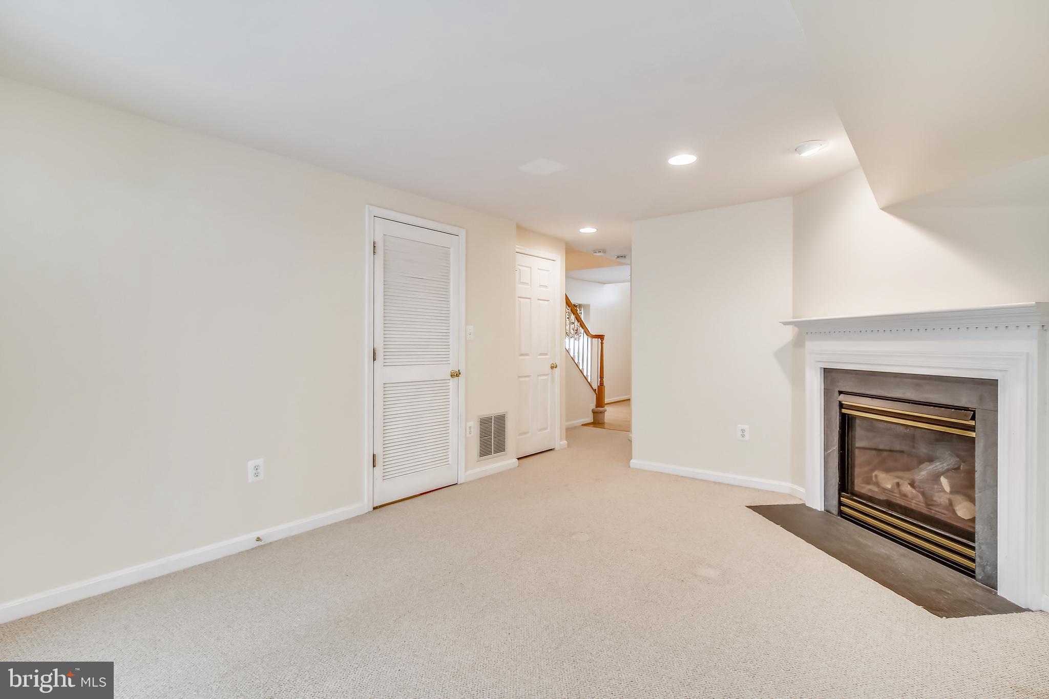 FAIRFAX CENTER LANDBAY - Residential