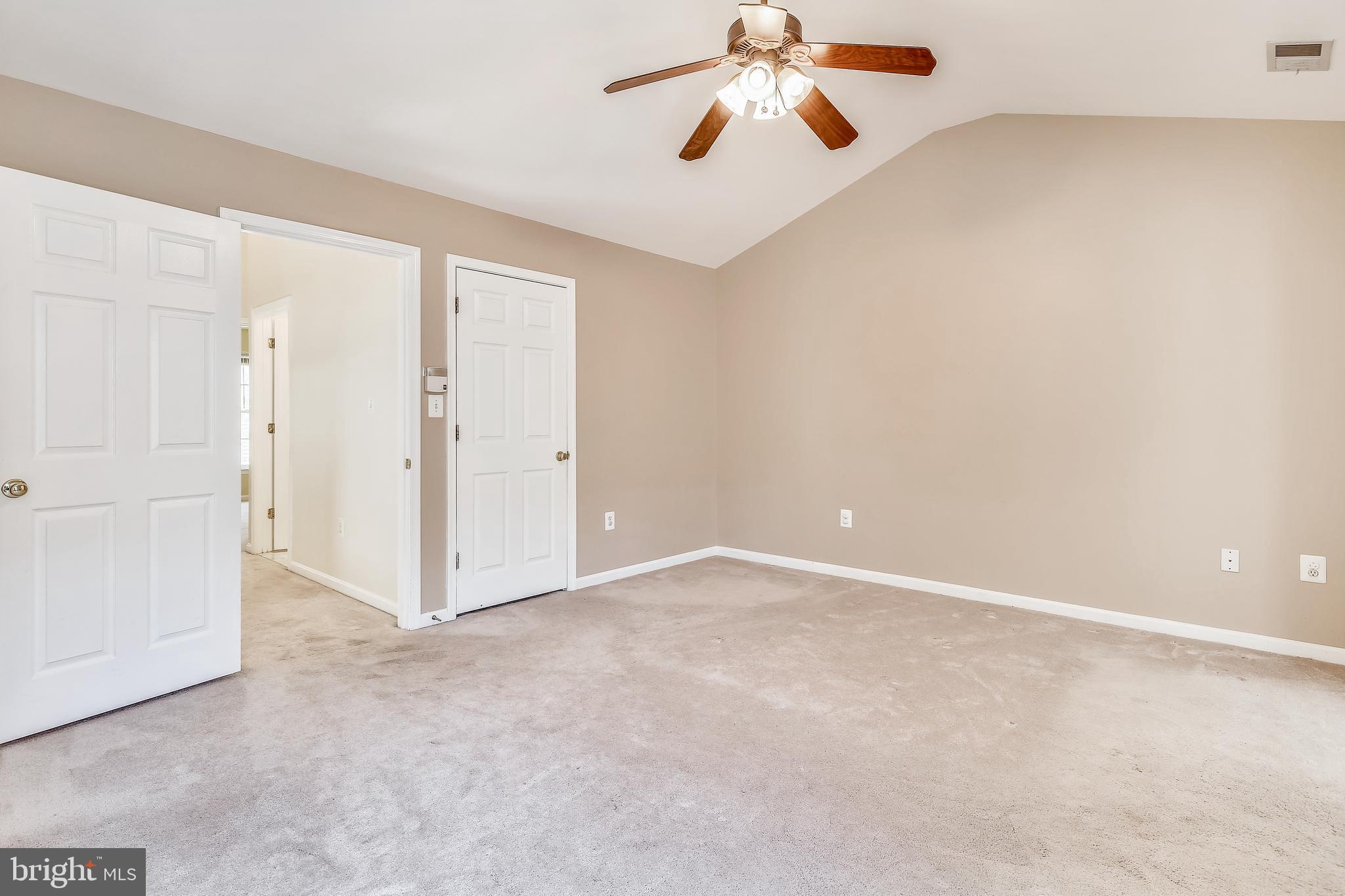 FAIRFAX CENTER LANDBAY - Residential