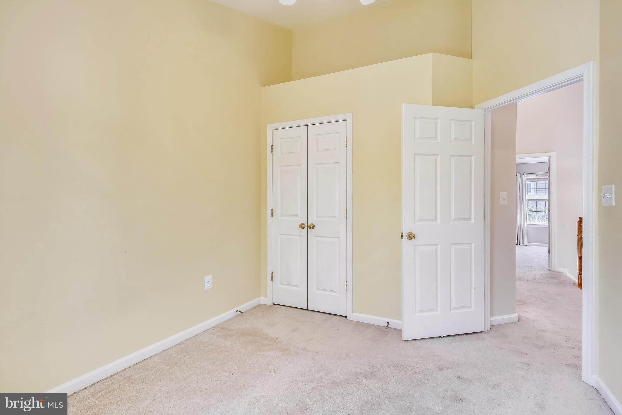 FAIRFAX CENTER LANDBAY - Residential