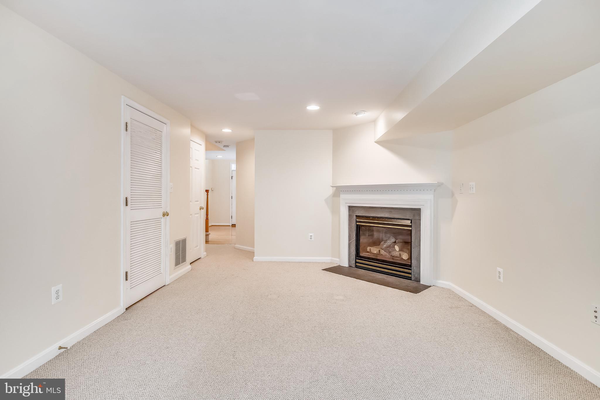 FAIRFAX CENTER LANDBAY - Residential