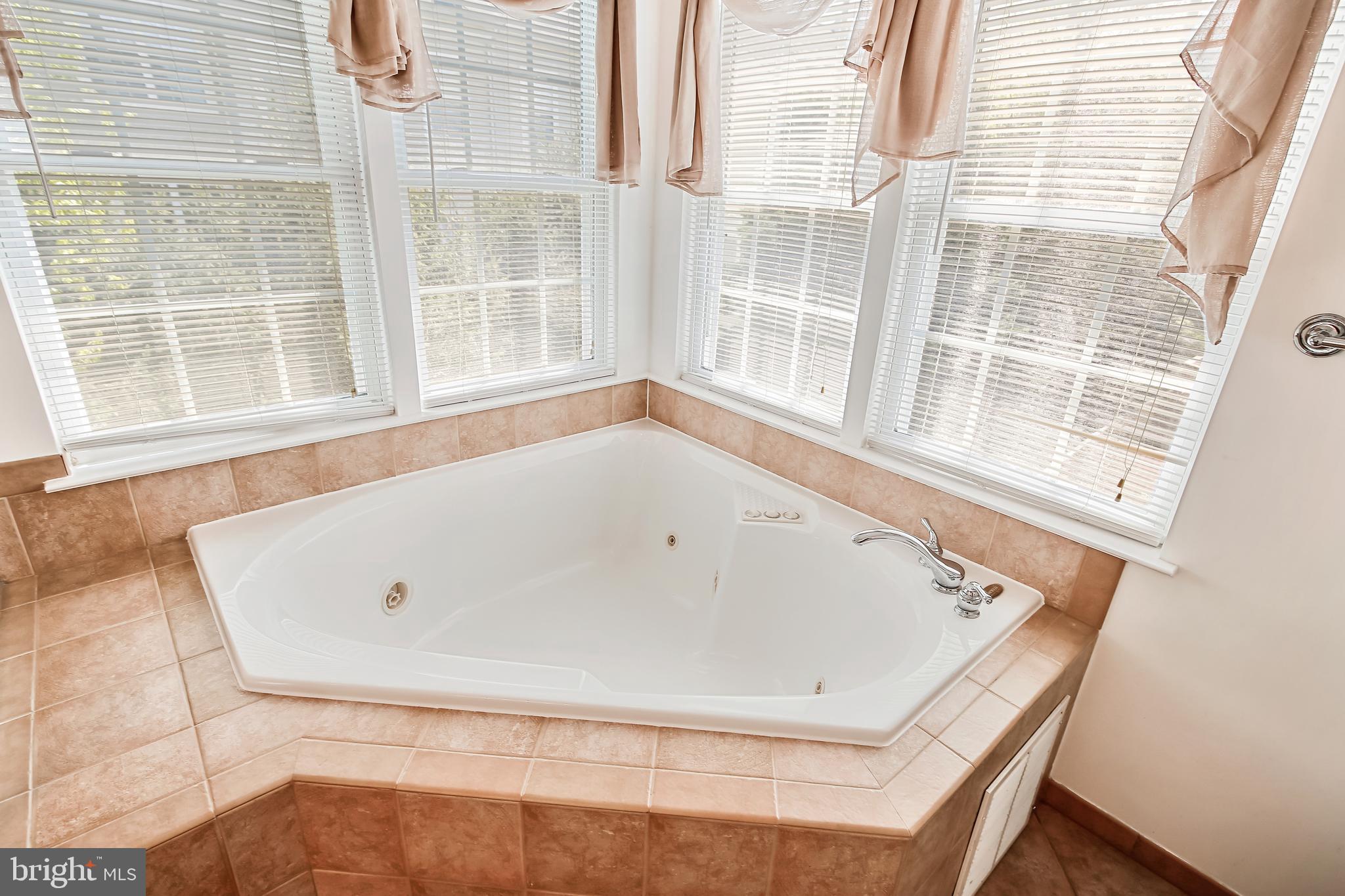 FAIRFAX CENTER LANDBAY - Residential