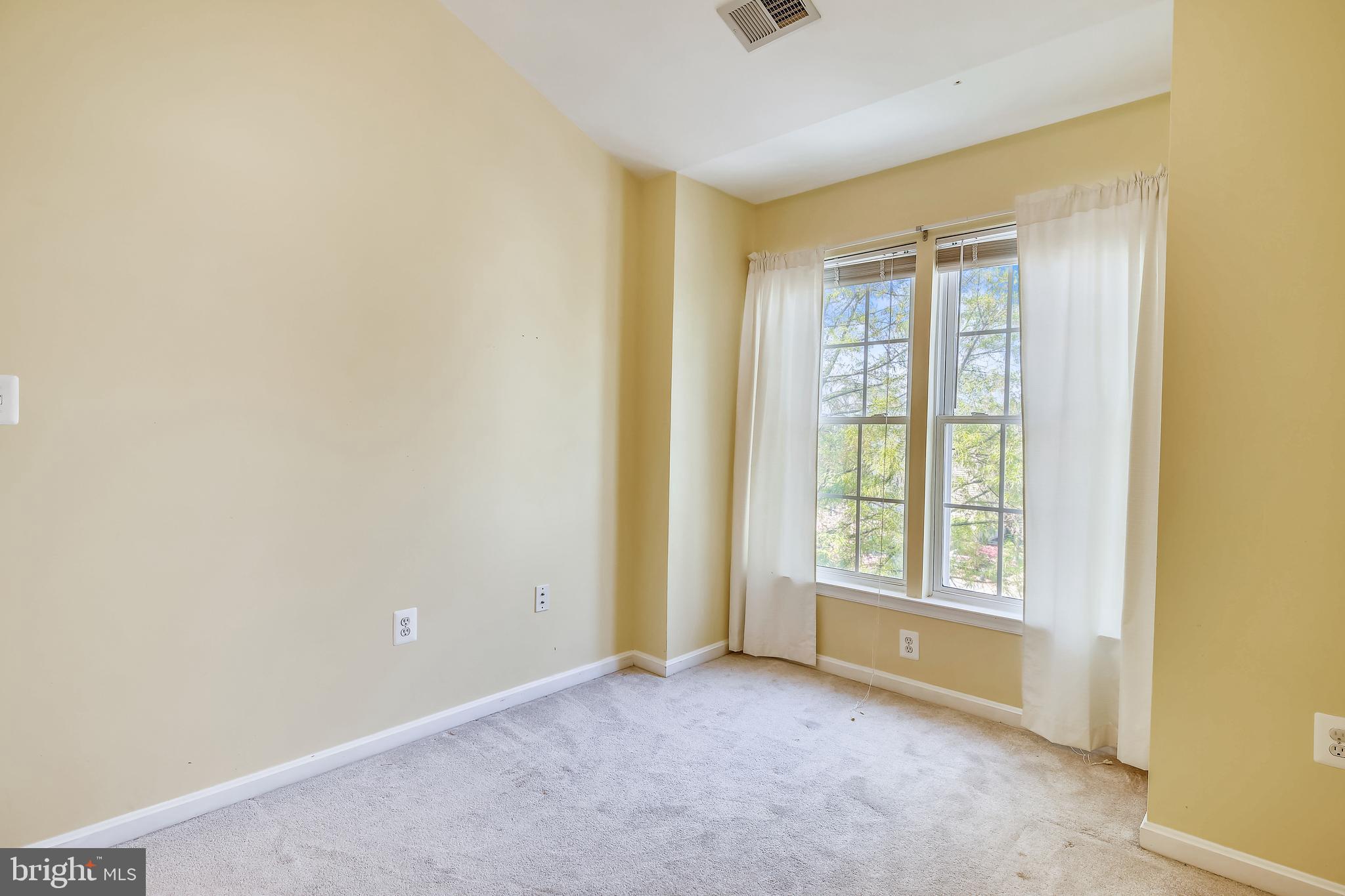 FAIRFAX CENTER LANDBAY - Residential