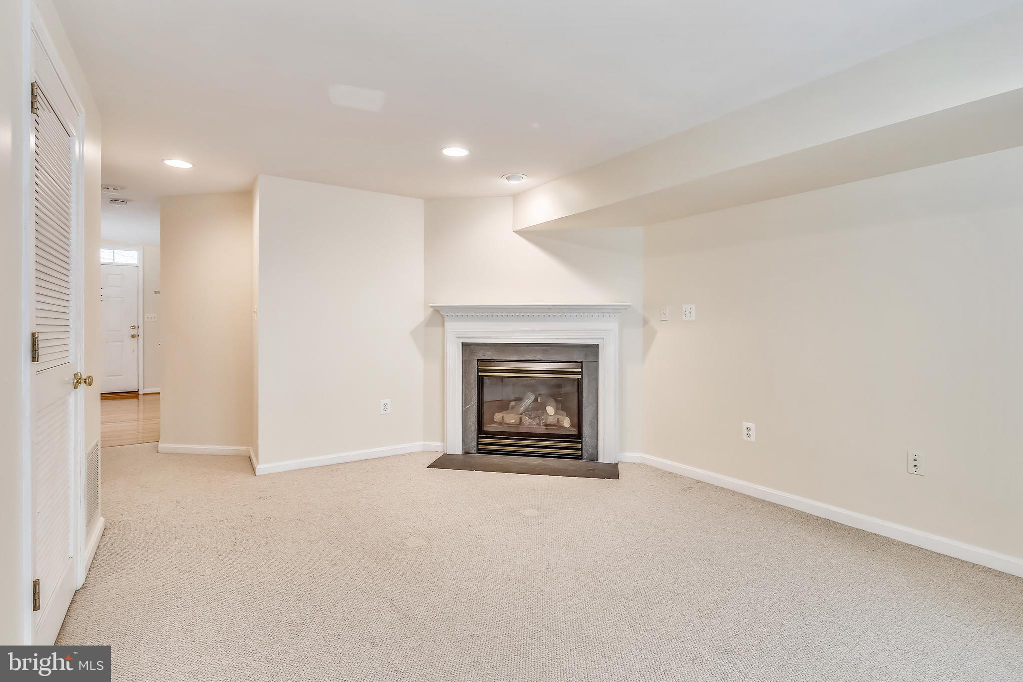 FAIRFAX CENTER LANDBAY - Residential