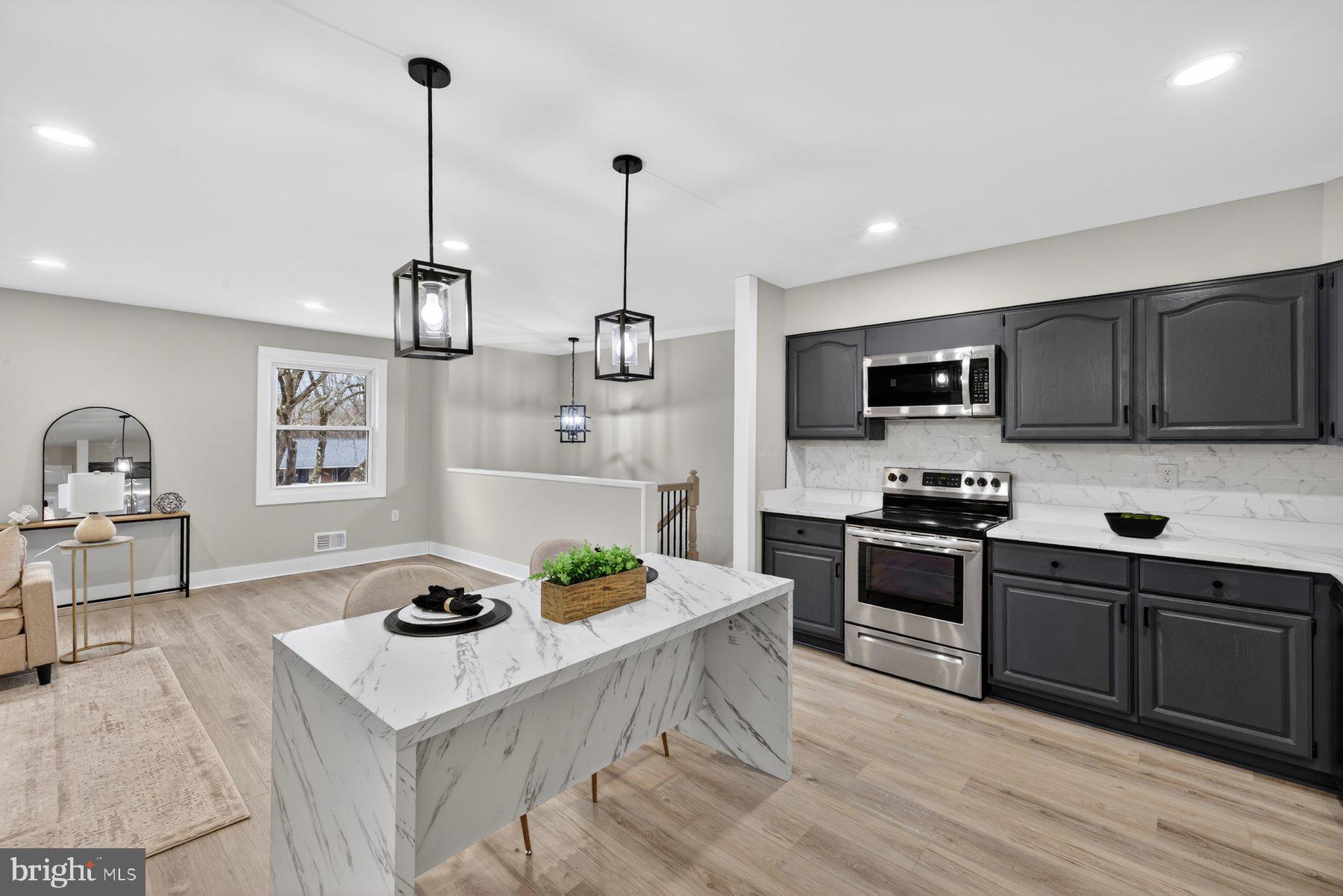 CLINTON - Residential