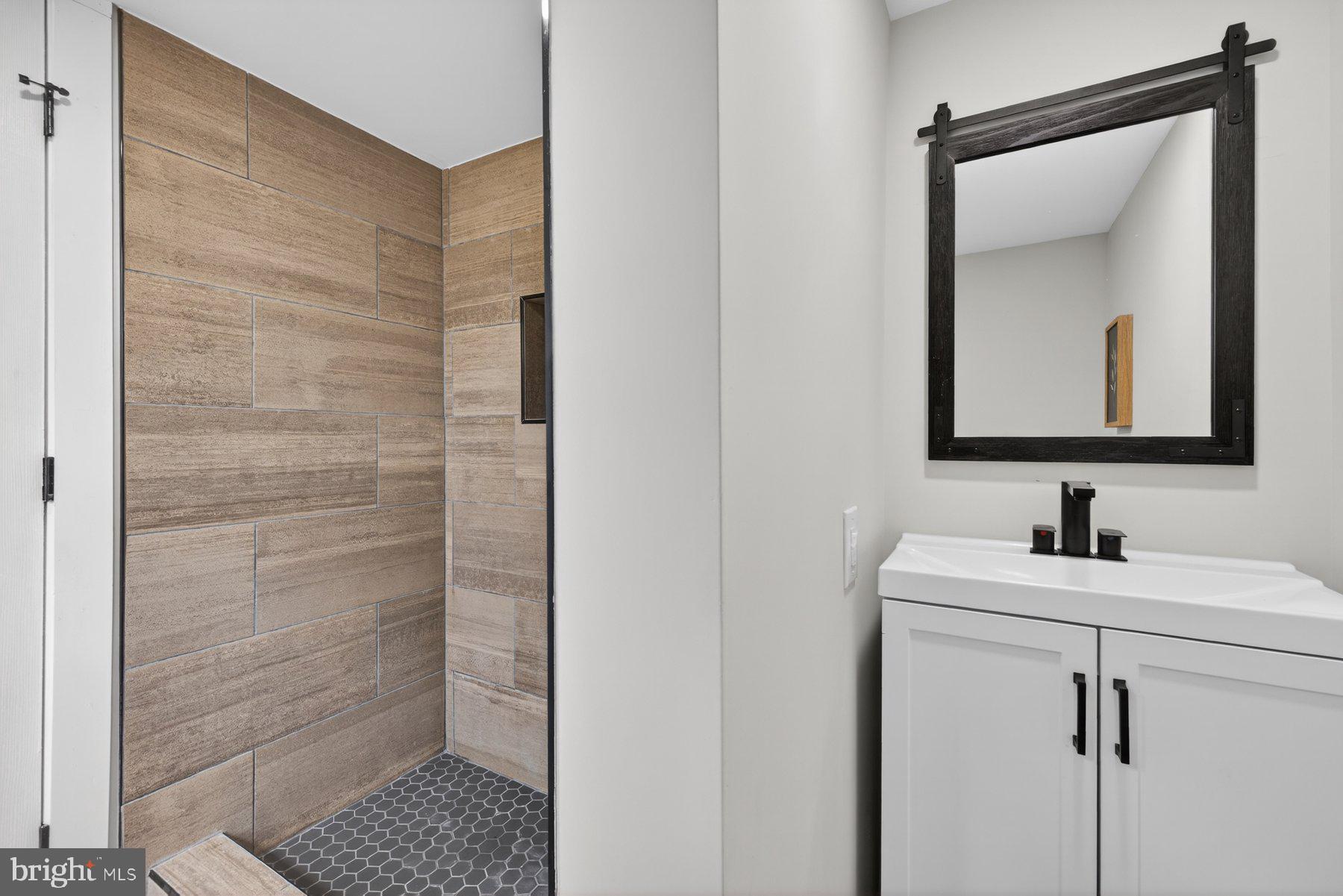 CLINTON - Residential