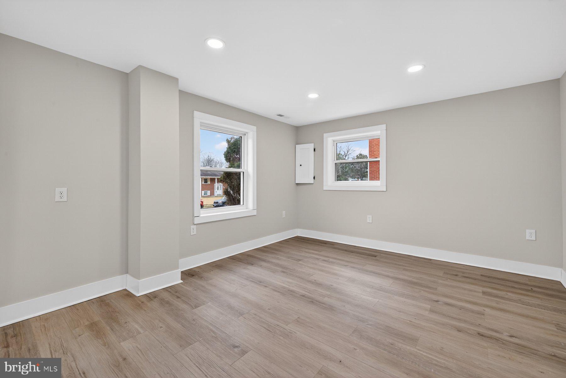 CLINTON - Residential