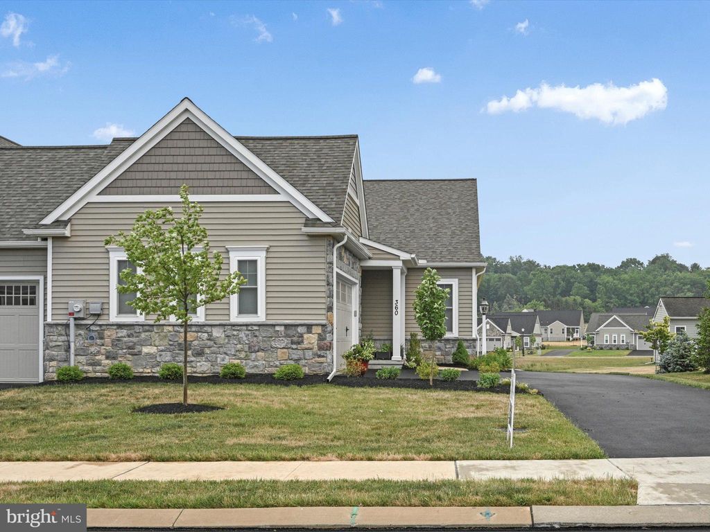 Photo of 360 ENGLISH IVY DR, LITITZ, PA 17543 (MLS # PALA2036076)