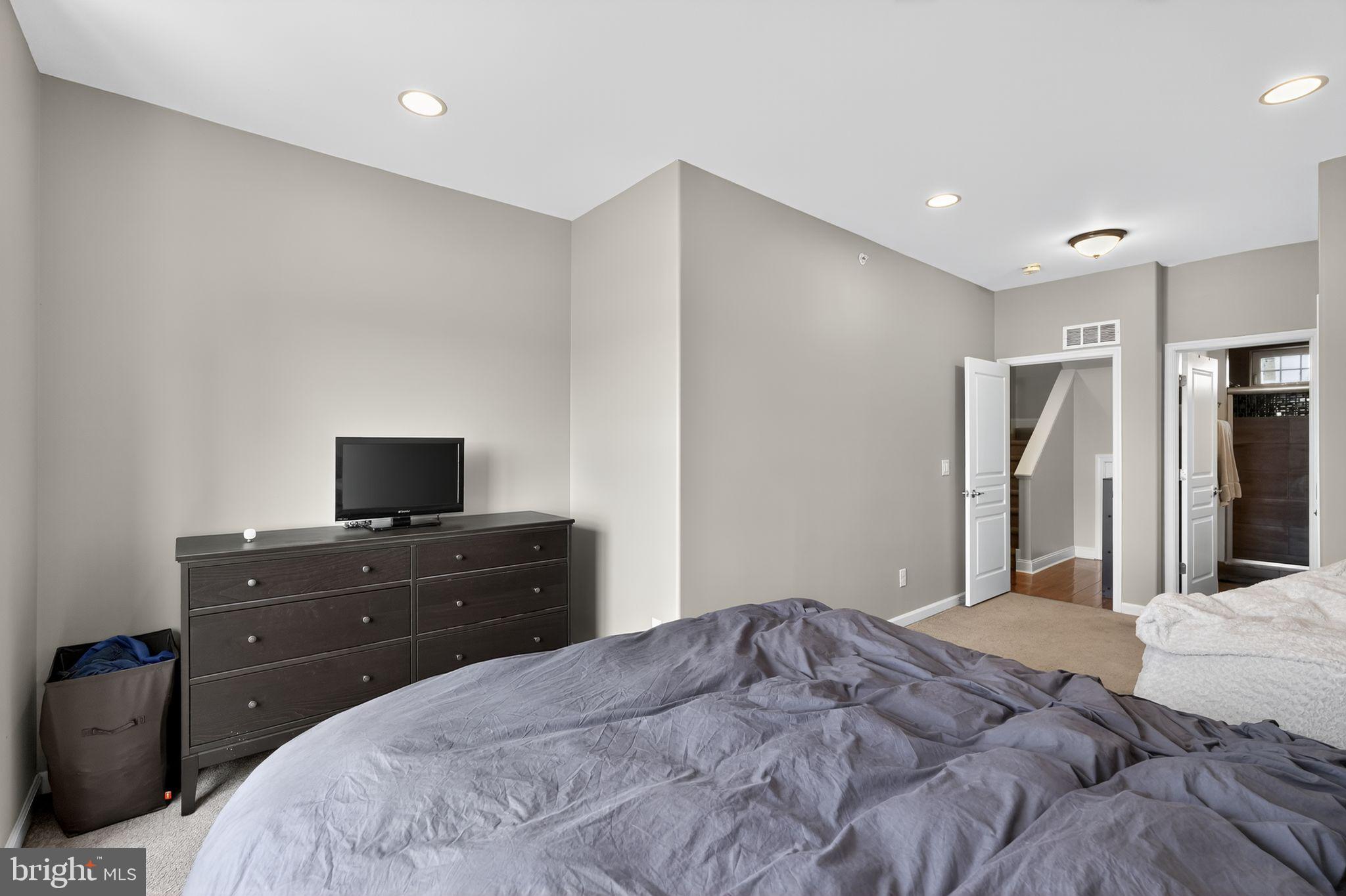 DICKINSON NARROWS - Residential