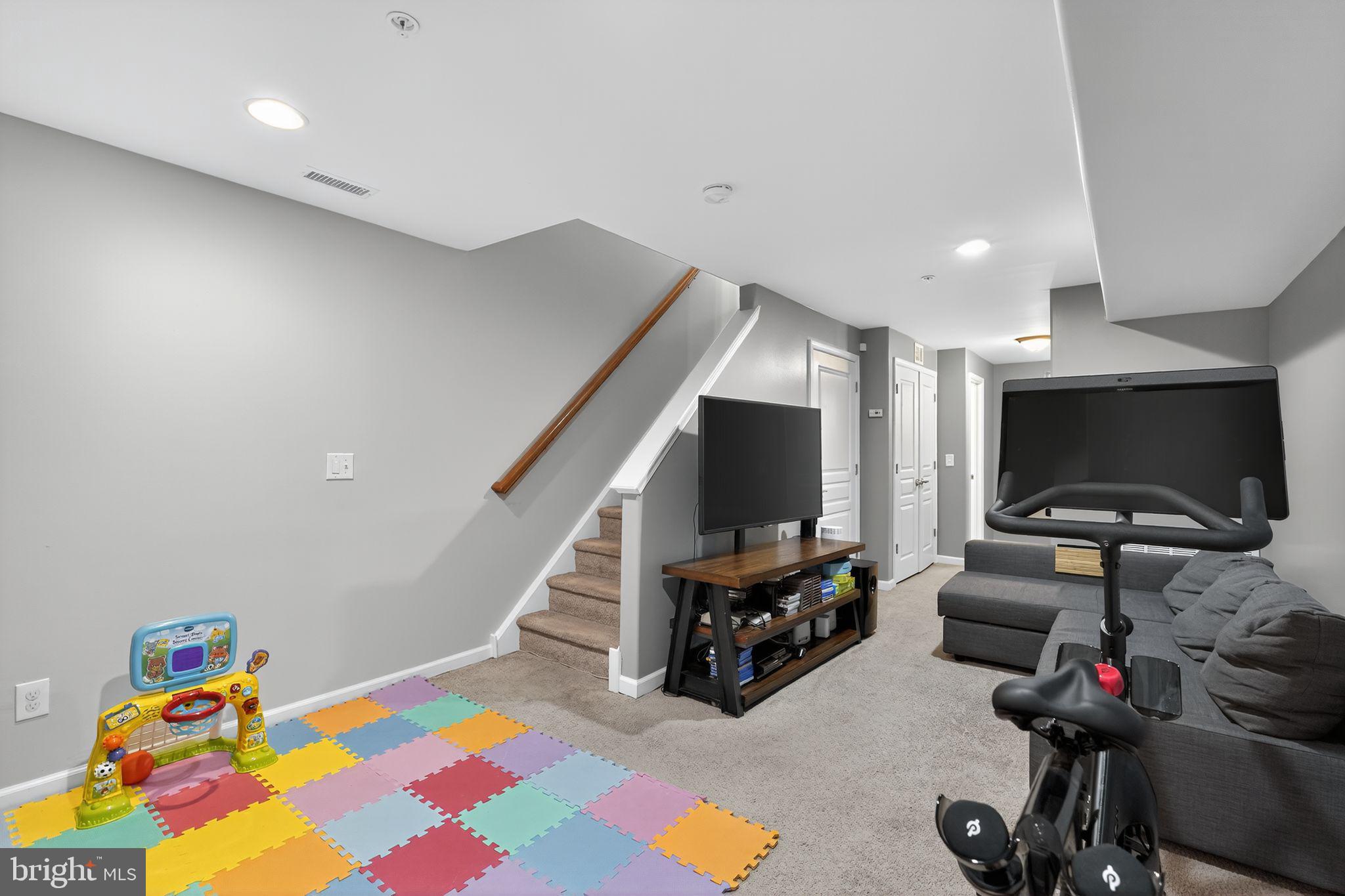 DICKINSON NARROWS - Residential