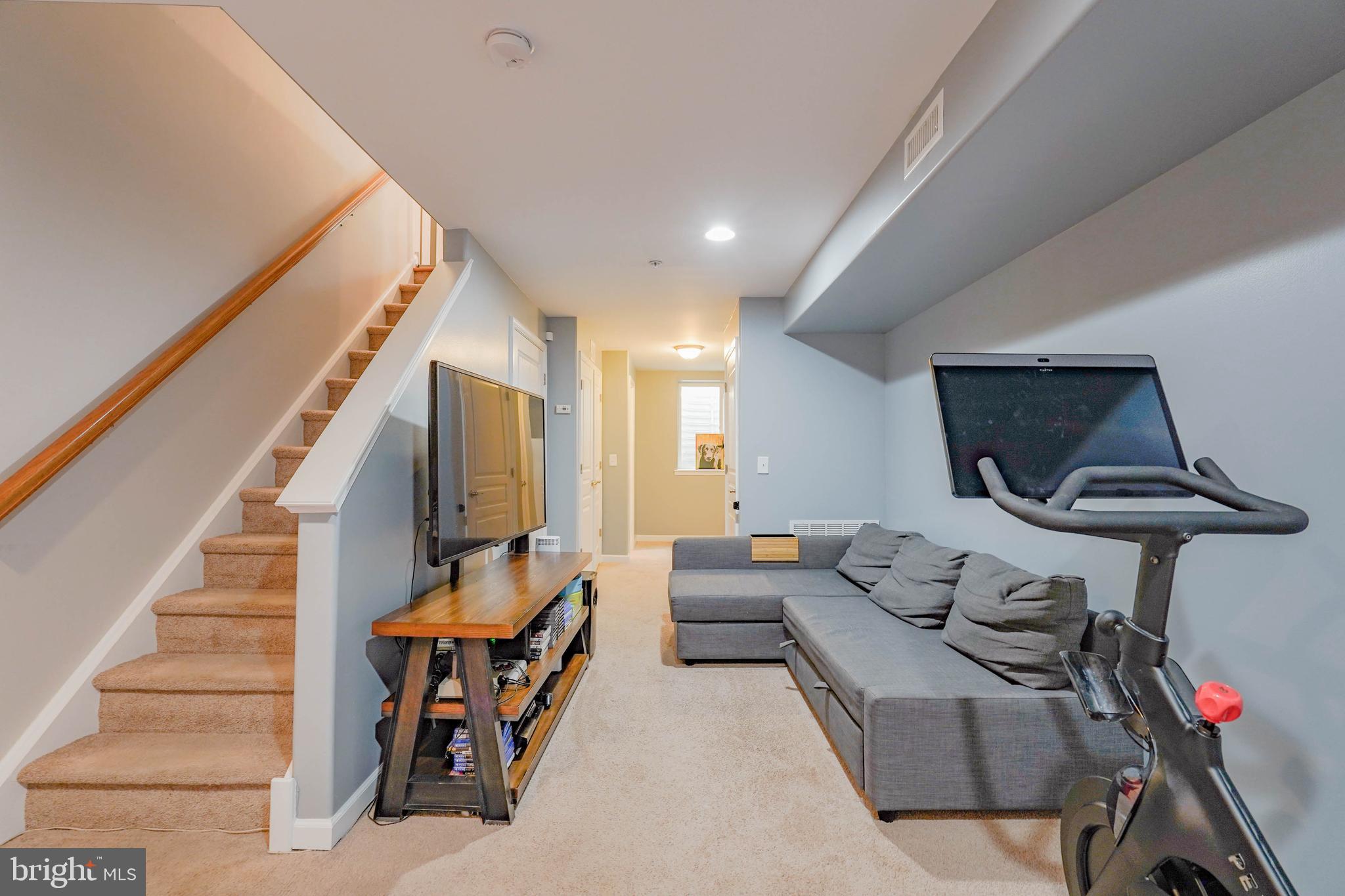 DICKINSON NARROWS - Residential