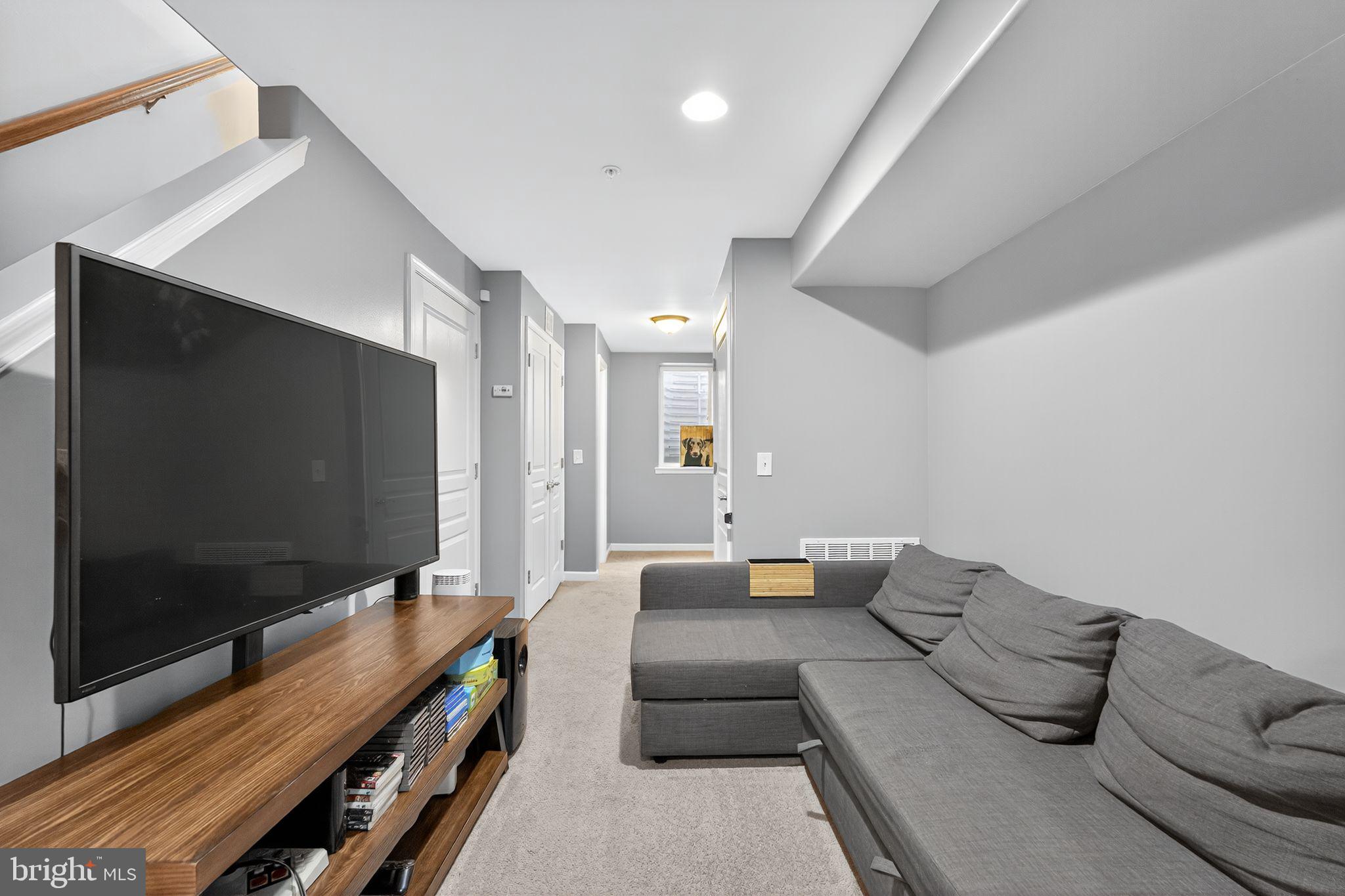 DICKINSON NARROWS - Residential