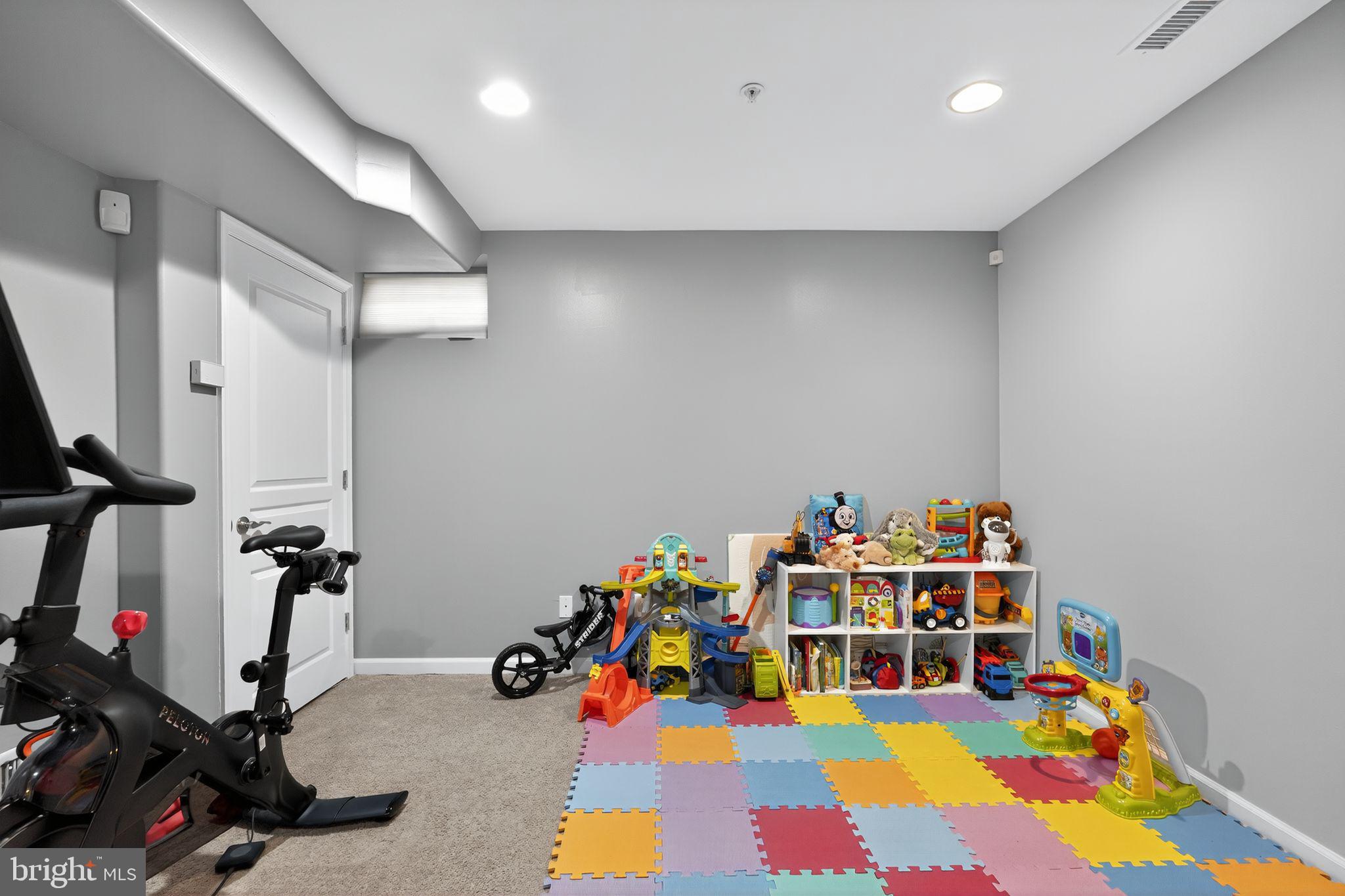 DICKINSON NARROWS - Residential