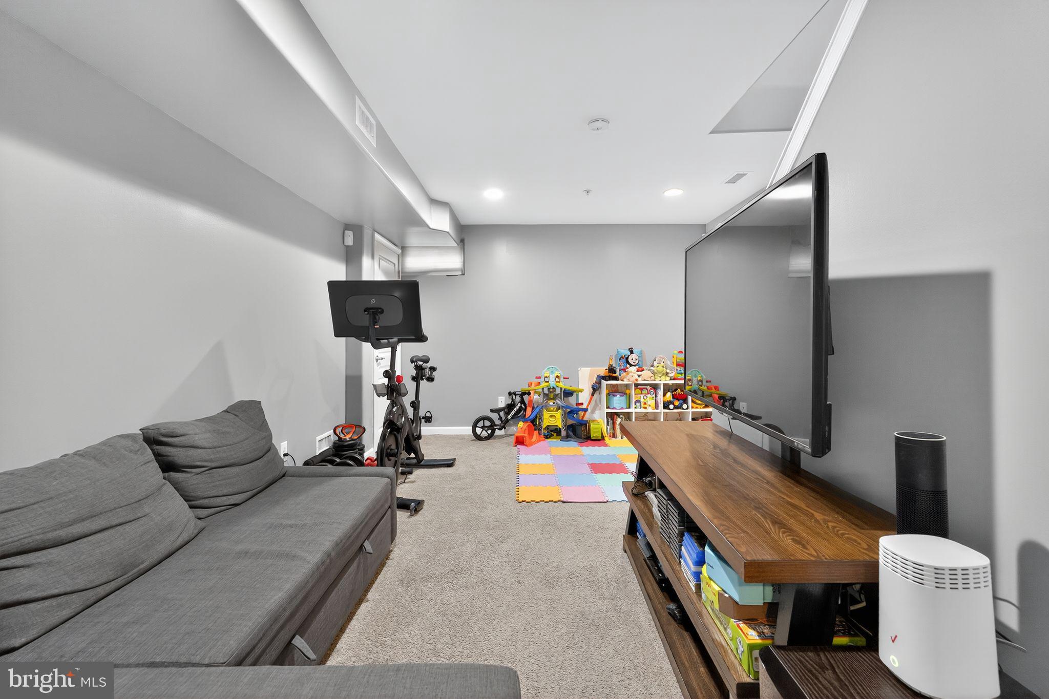 DICKINSON NARROWS - Residential