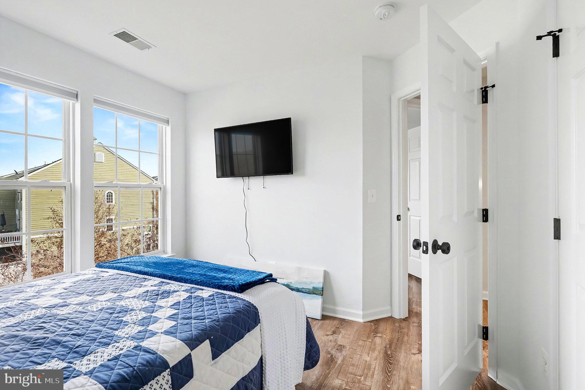 MONROE POINT TOWNHOUSES - Residential