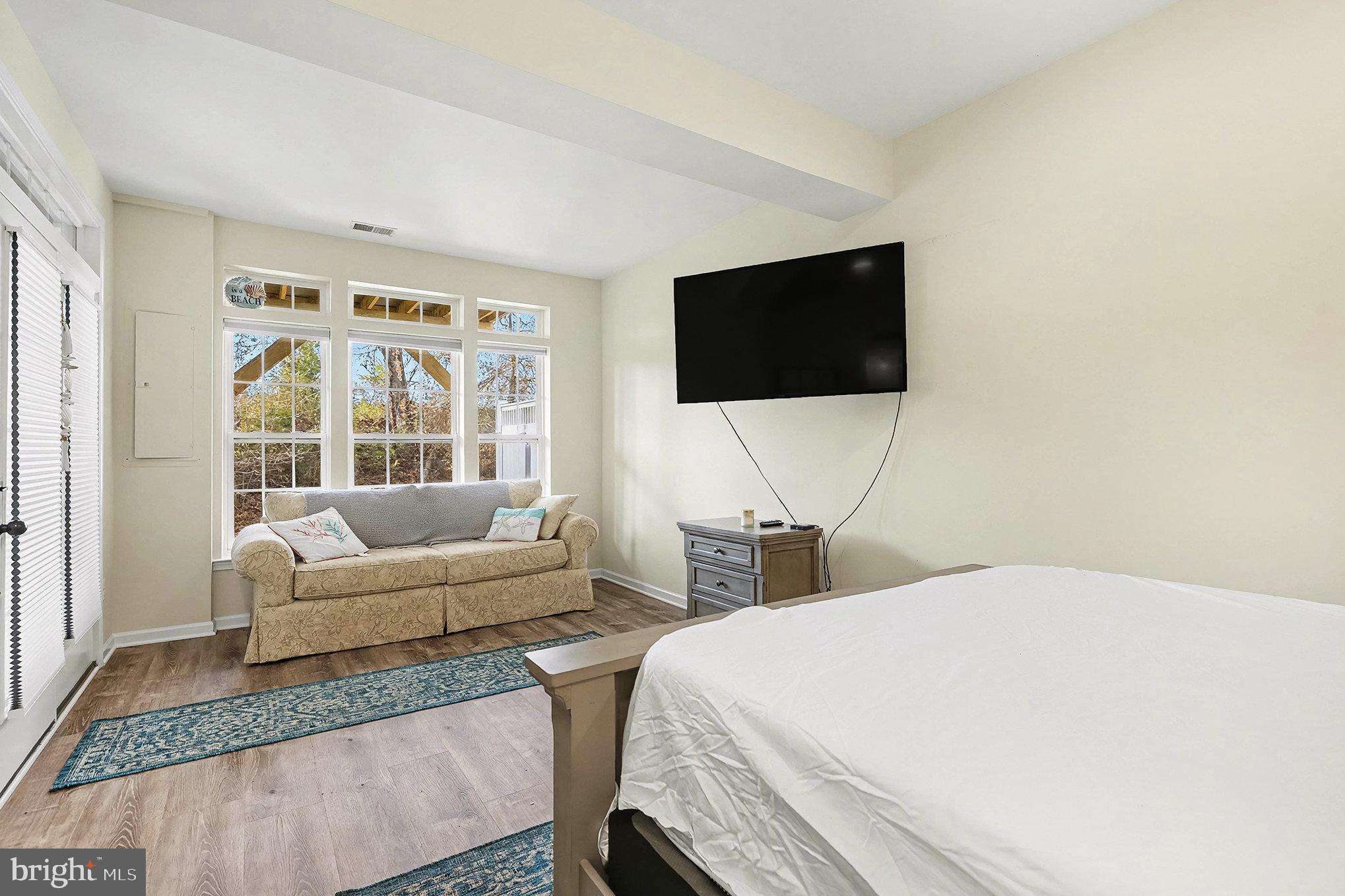 MONROE POINT TOWNHOUSES - Residential