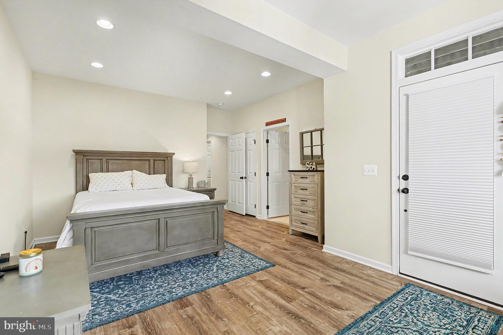 MONROE POINT TOWNHOUSES - Residential