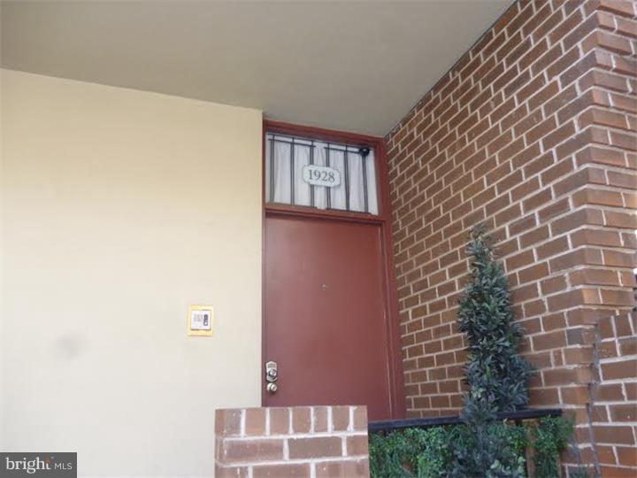 Beautifully maintained & pristine upper deck unit at Hamilton Townhouses; 3 Bedrooms, 2.5 Baths with parking at the door. Sophisticated townhome with low utilities & low homeowner fees (covers snow removal,and all outside maintenance)  in the heart of the Art Museum area. This home is freshly painted, has unique premium carpet "system" throughout home (except small bedroom) which doesn't allow spills to penetrate padding, Silestone kitchen countertops, 3 premium Toto toilets, premium drinking water (kitchen) filtration system, four station "buttonless" intercom system with links to front door & other in-house stations, lower stairway/foyer walls are custom, "scuffless" walls, remote for thermostat and keyless front door entry.Lots of closet & storage space, including 2 story closet off deck. Seller has added many small touches that make this home very special. Great location, near public transportation & walking distance to Whole Foods, shops, Cultural places as The Barnes Foundation, Philadelphia Art Museum, Rodin Museum, PSC and much more. One-time $1,000 capital contribution from Buyer due at settlement.