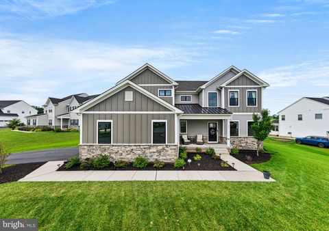 Photo of 131 Violet Way, SPRING CITY, PA 19475 (MLS # PACT2117254)