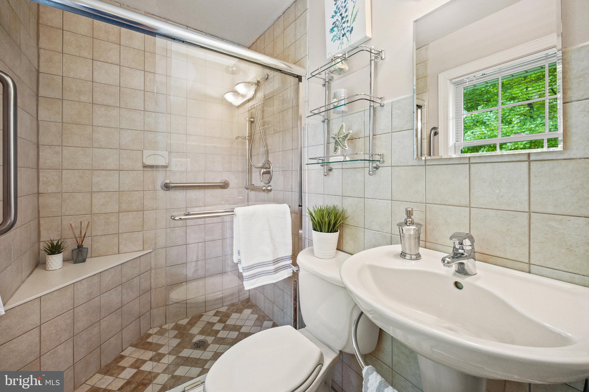 SHERWOOD FOREST MANOR - Residential