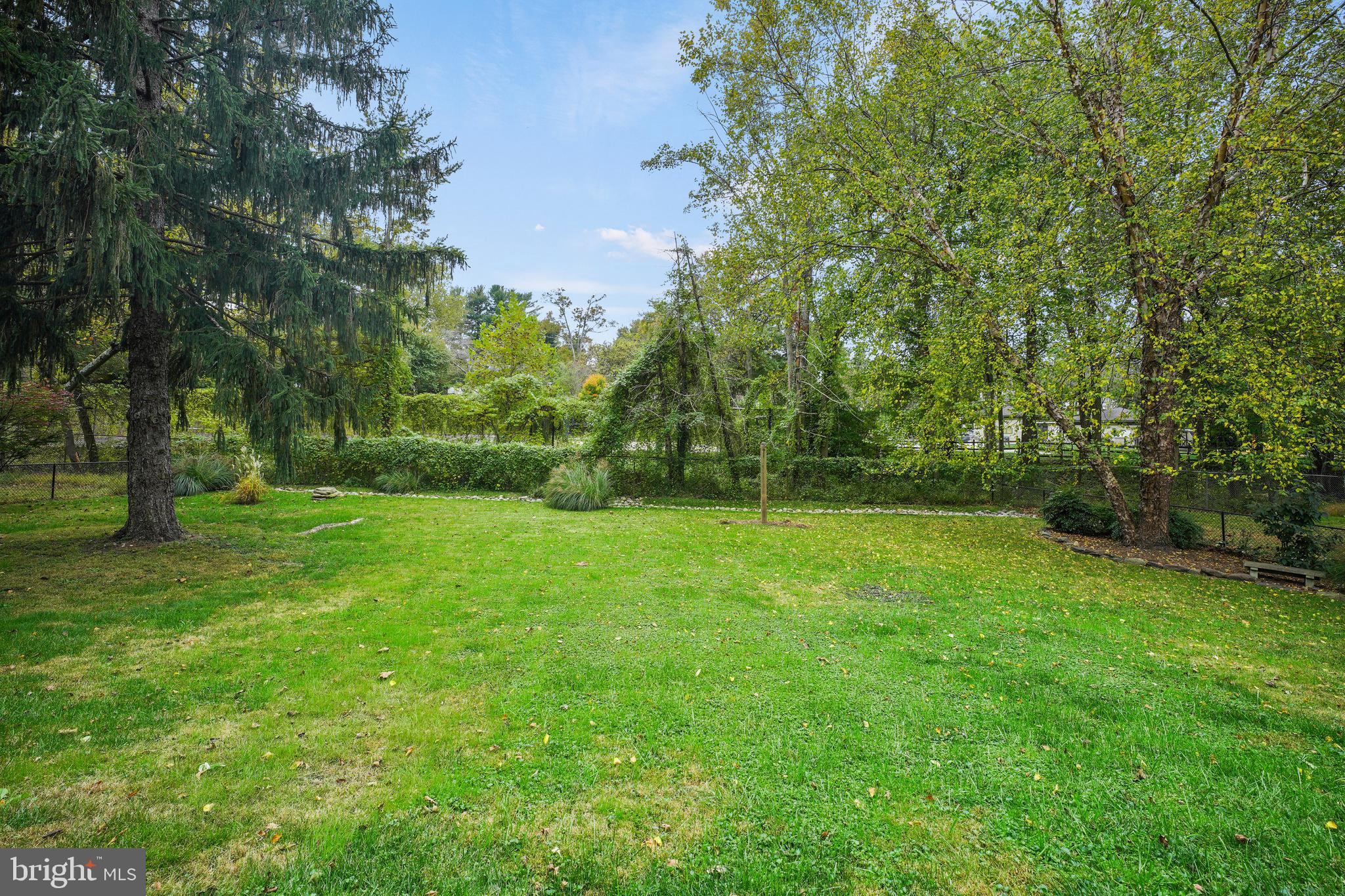 SHERWOOD FOREST MANOR - Residential