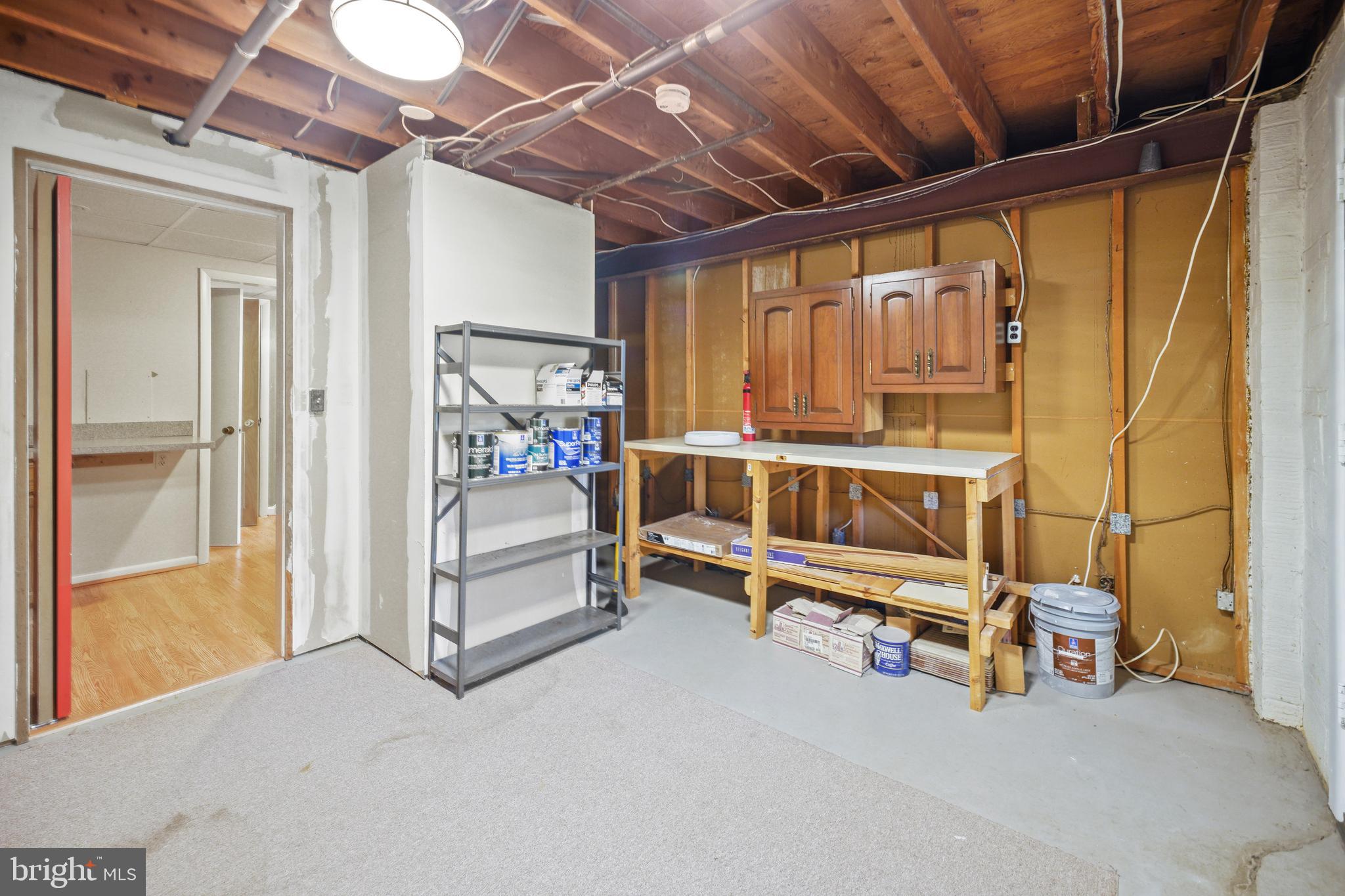 SHERWOOD FOREST MANOR - Residential