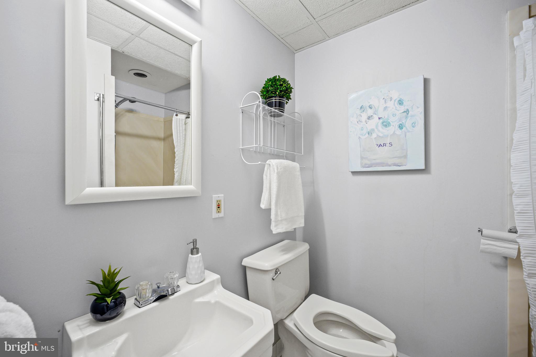 SHERWOOD FOREST MANOR - Residential