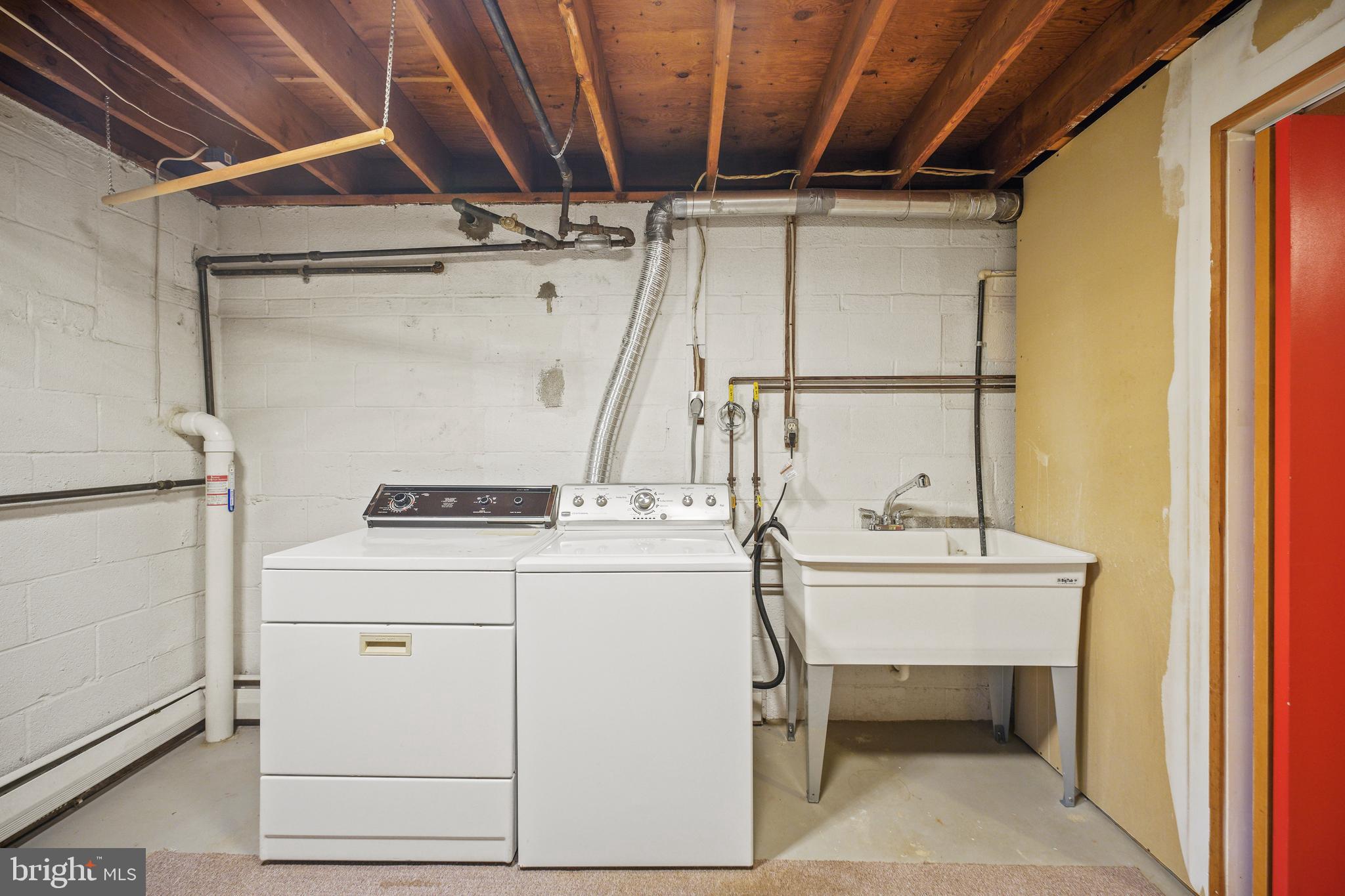 SHERWOOD FOREST MANOR - Residential